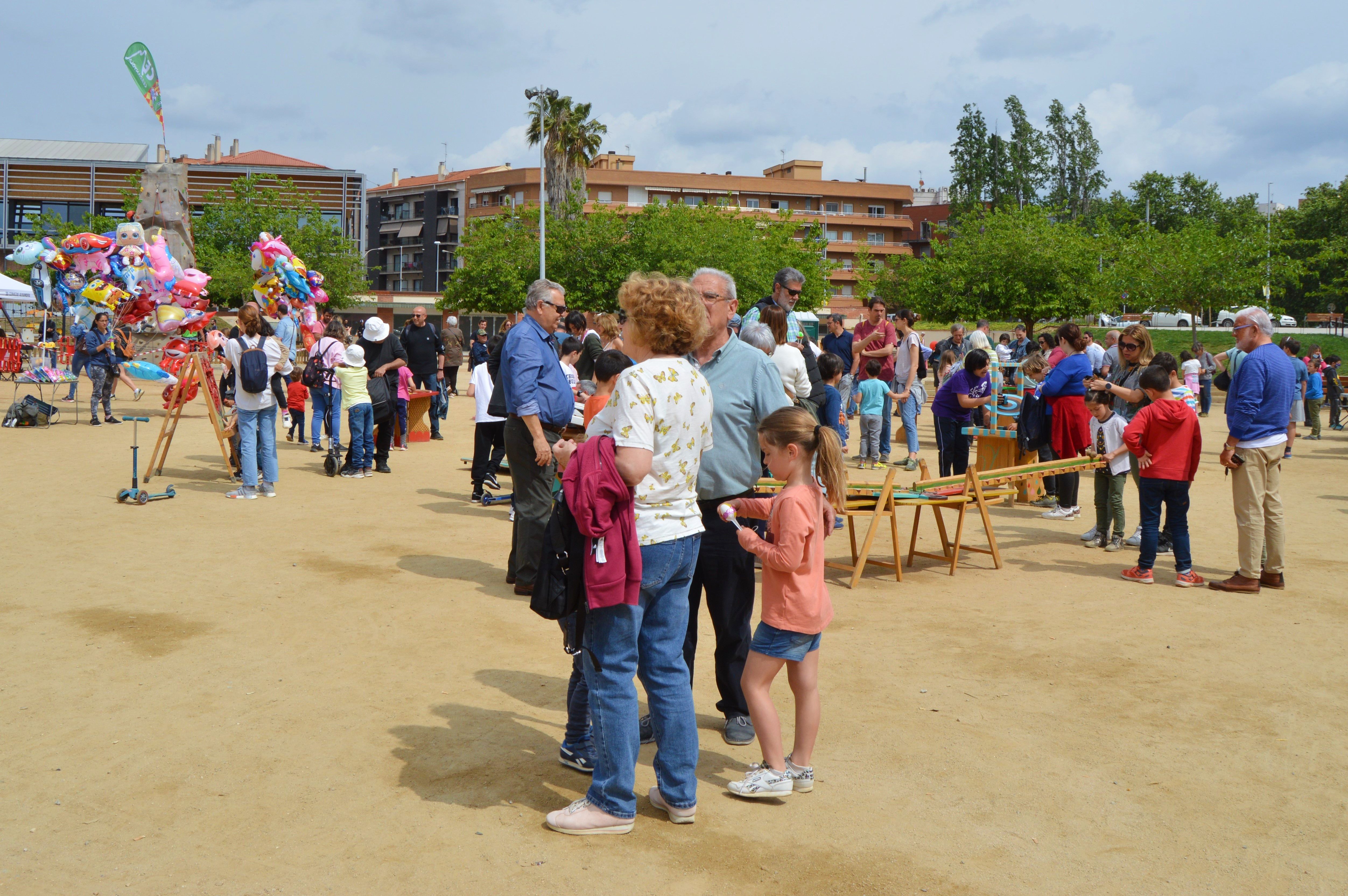 Infants, mares i avis participen en les activitats de la Festa Major Infantil al Parc Xarau. FOTO: Nora Muñoz Otero