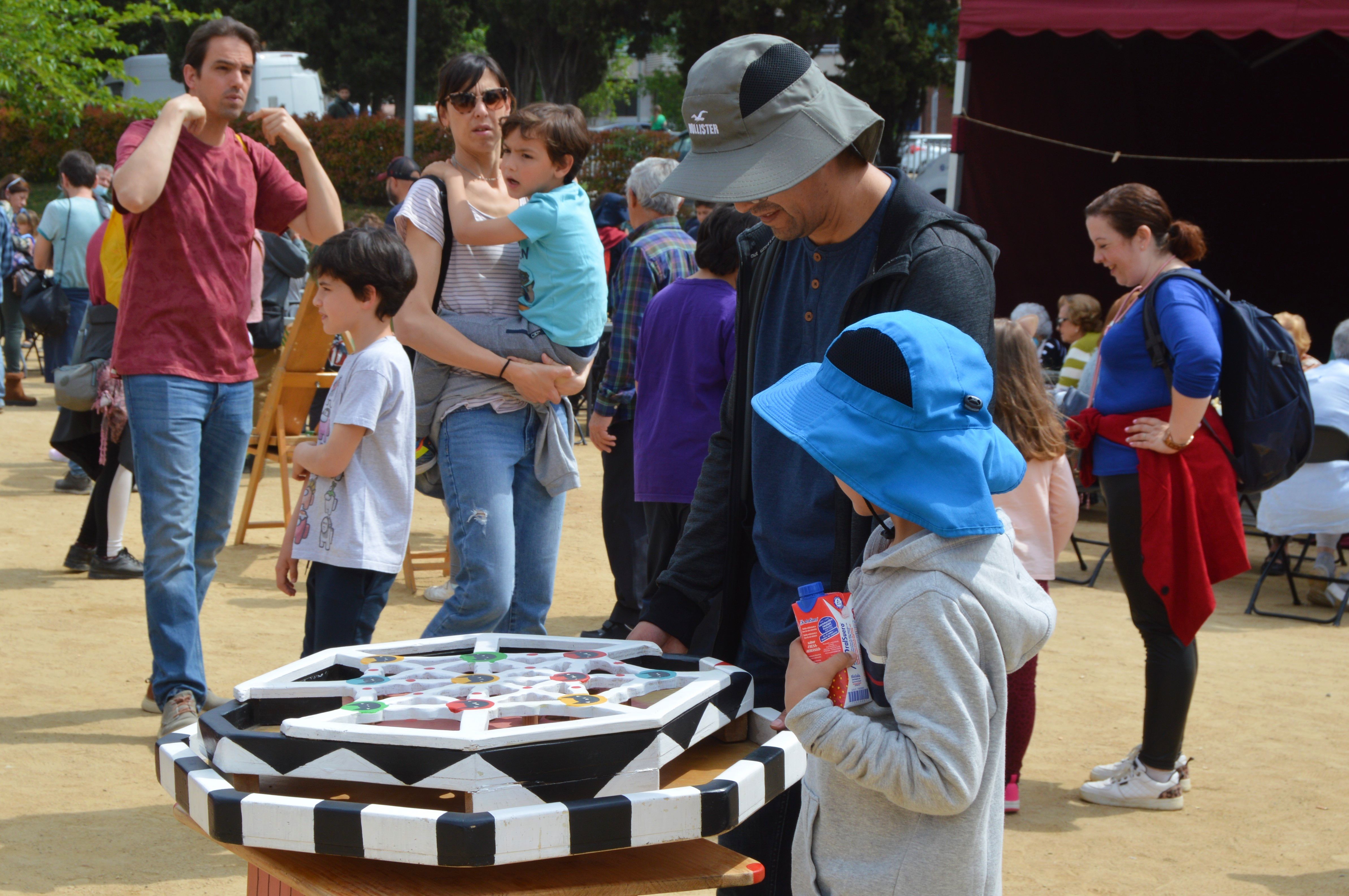 Infants, mares i avis participen en les activitats de la Festa Major Infantil al Parc Xarau. FOTO: Nora Muñoz Otero