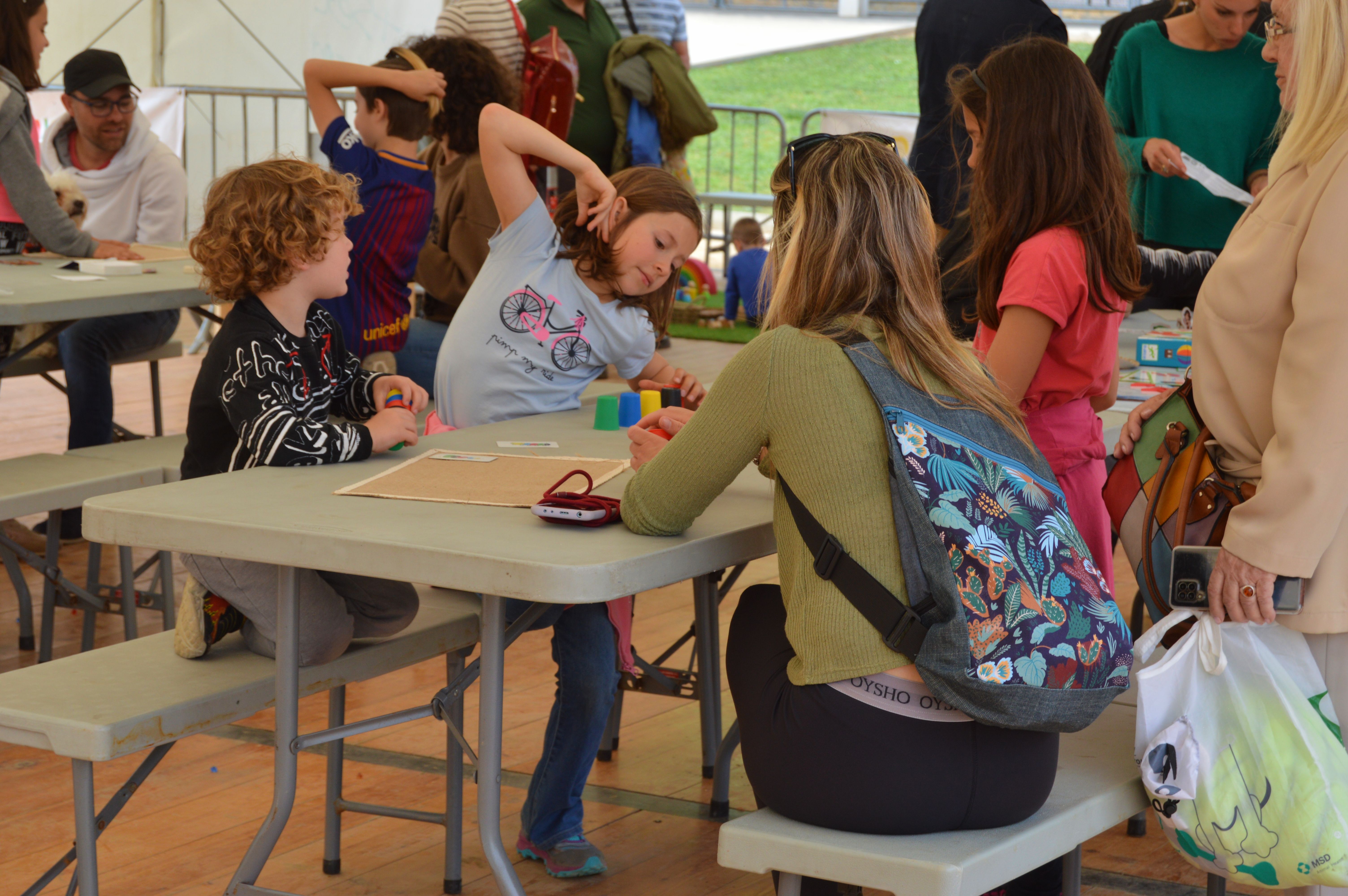 Infants, mares i avis participen en les activitats de la Festa Major Infantil al Parc Xarau. FOTO: Nora Muñoz Otero