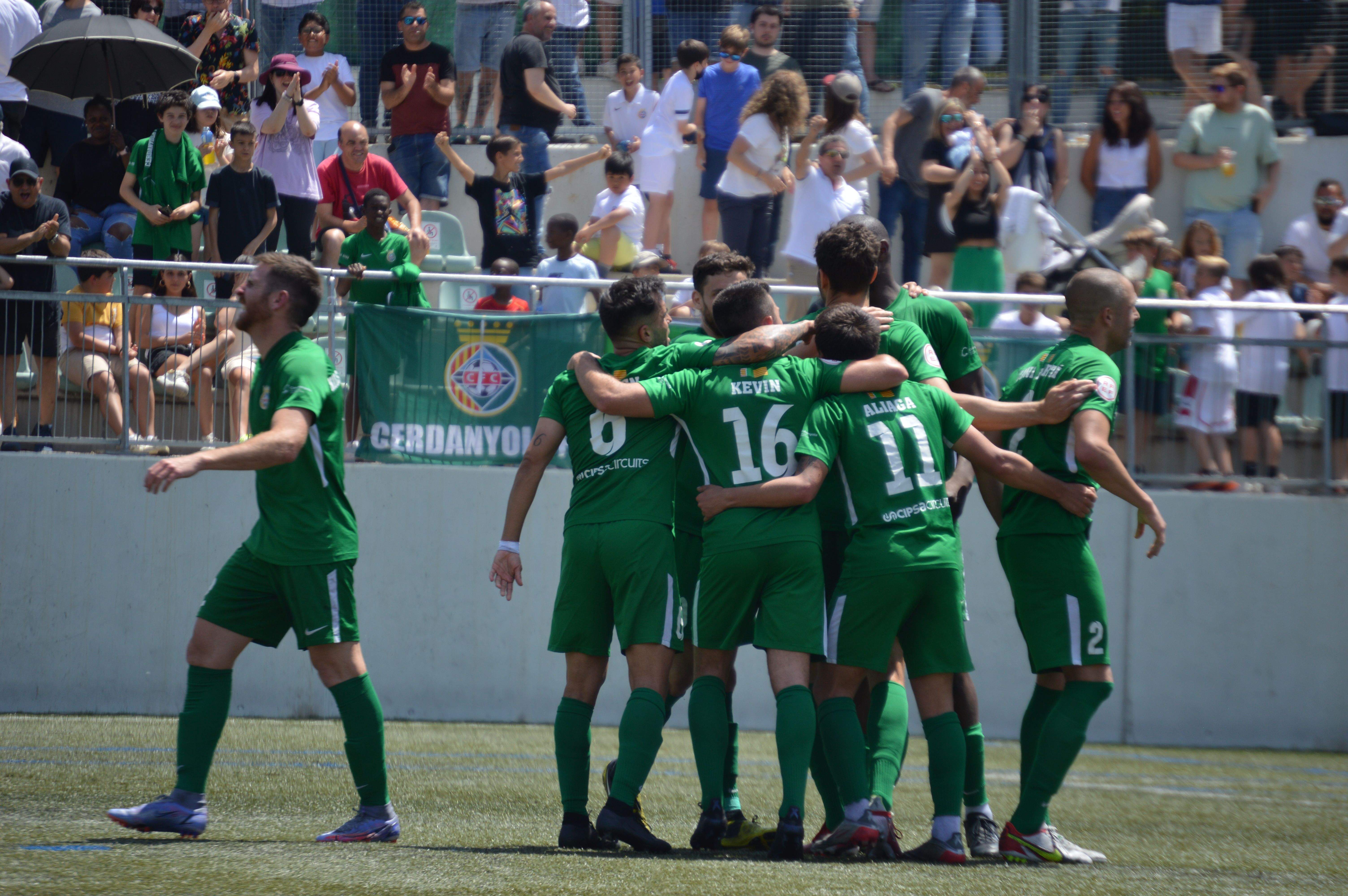El Cerdanyola Futbol Club en l'última jornada de la lliga. FOTO: Nora Muñoz Otero