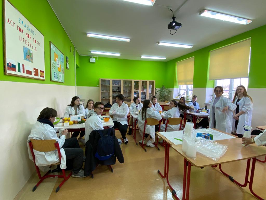 Alumnes de l'Institut Banús participant en el projecte Erasmus+. FOTO: Institut Banús Alumnes de l'Institut Banús participant en el projecte Erasmus+. FOTO: Institut Banús