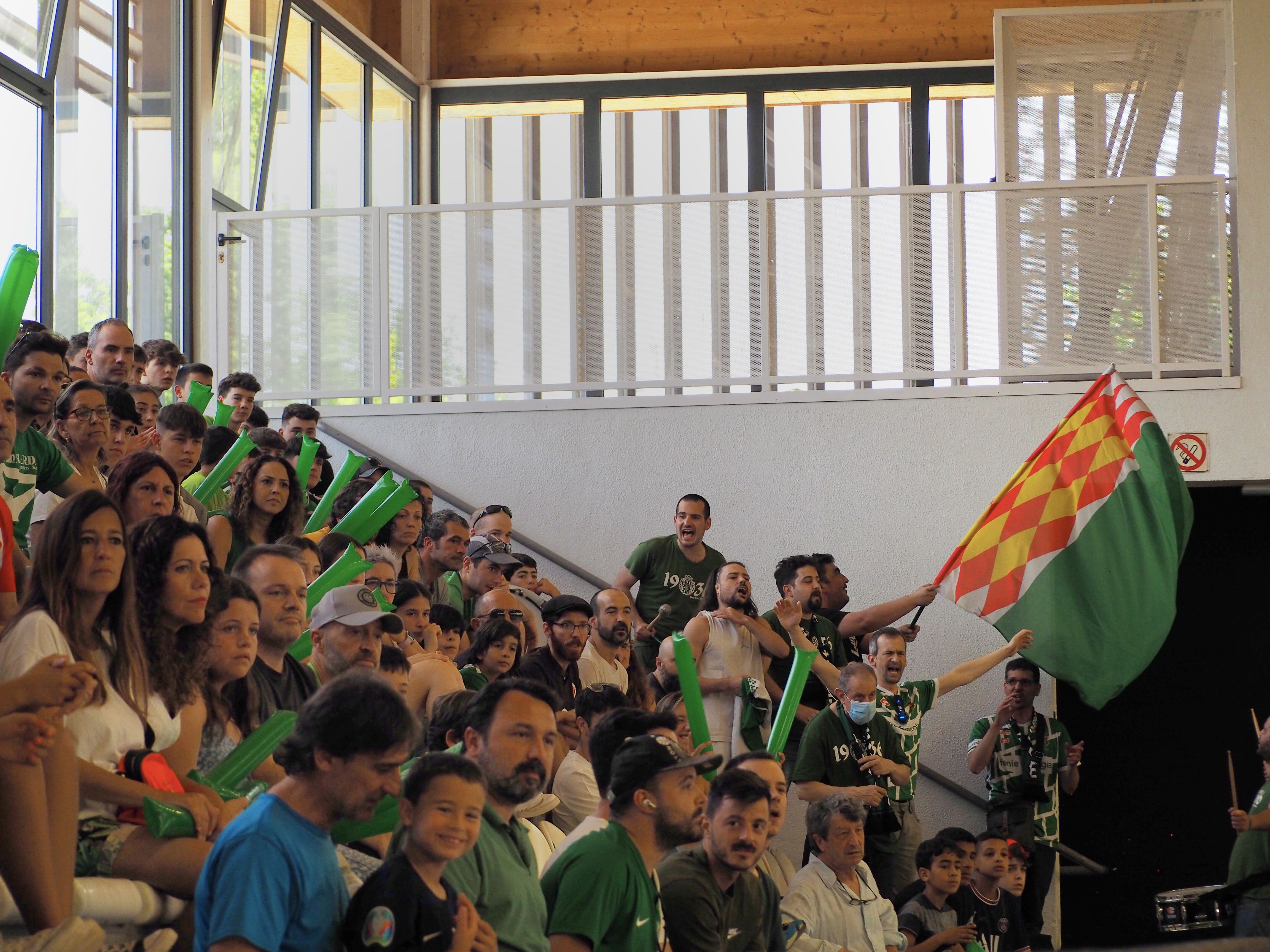 L'afició del Cerdanyola Club d'Hoquei a Can Xarau. FOTO: Mónica GM