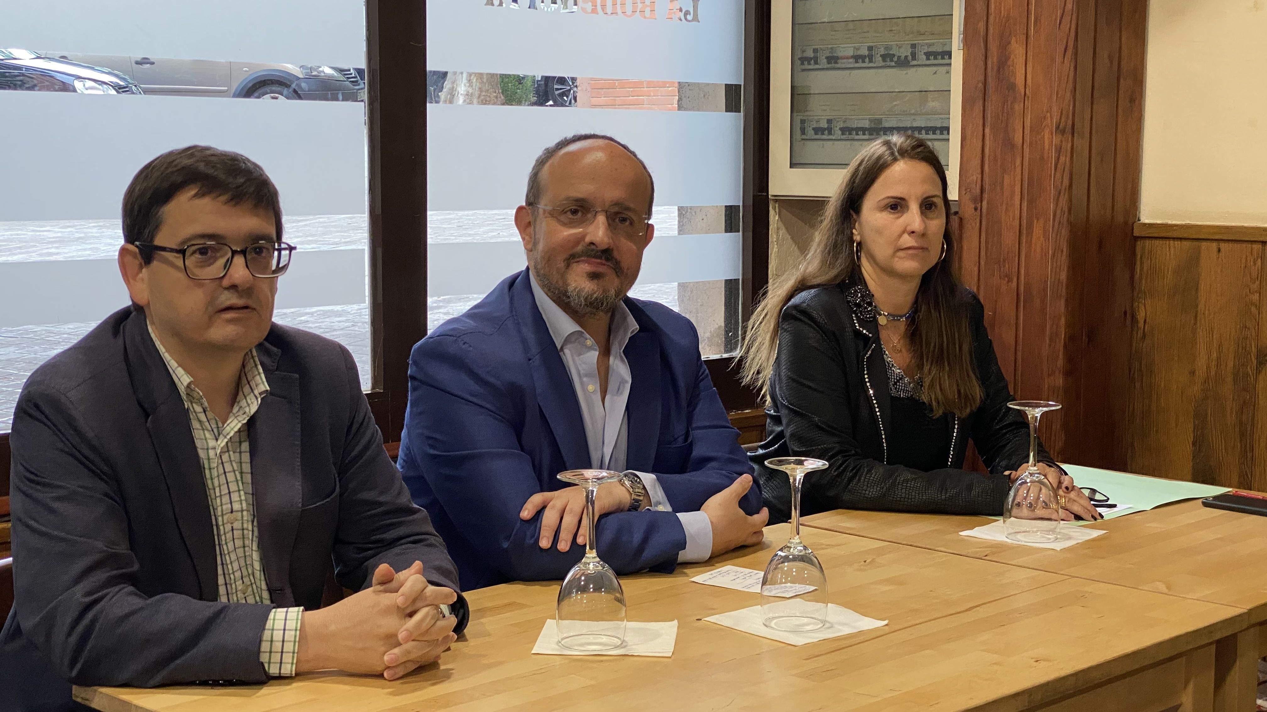 Alejandro Fernández (PP) al Bar La Bodeguita, on es va fer l'acte del partit. FOTO: Mónica GM