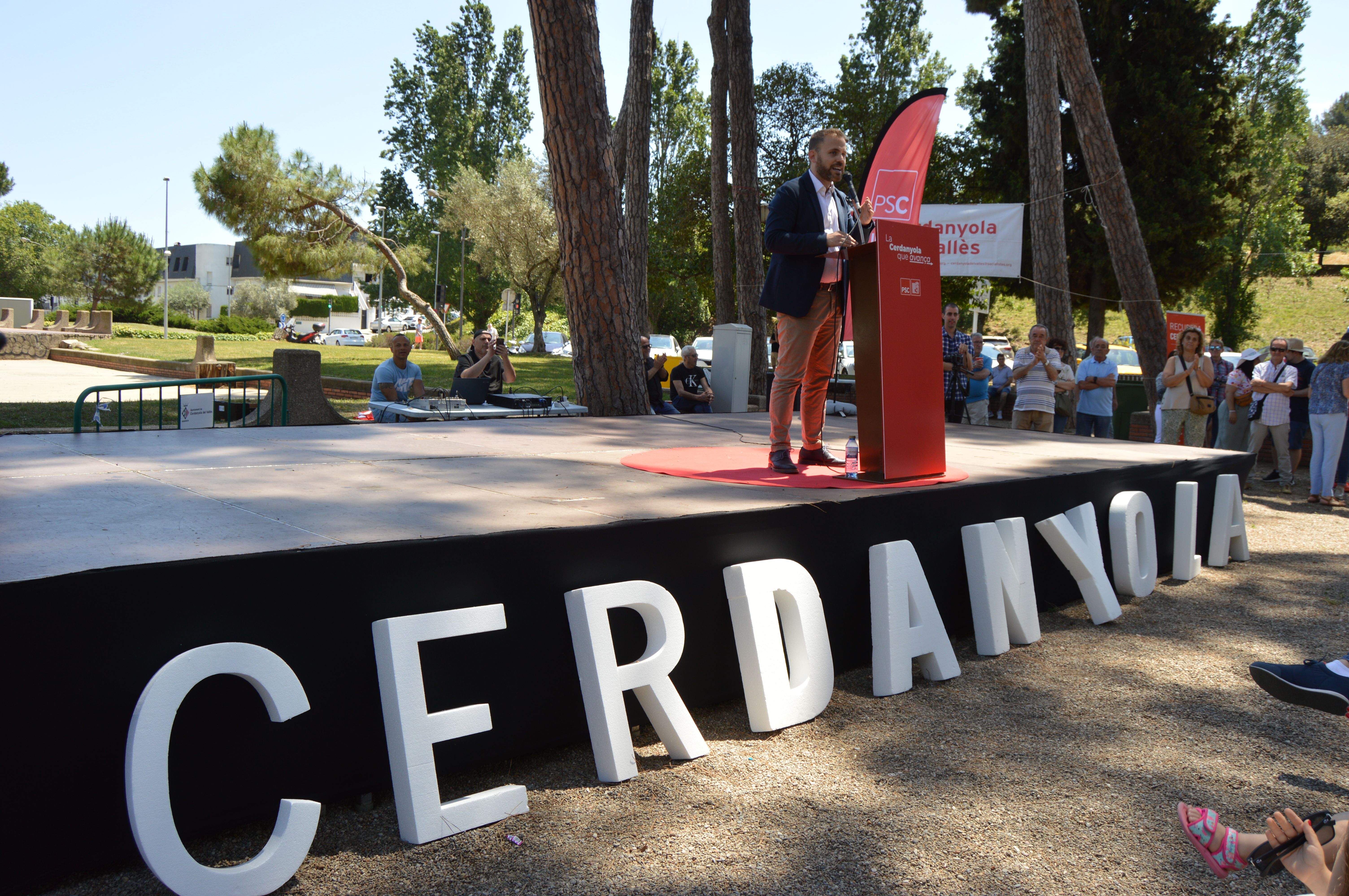 L'alcalde Carlos Cordon en l'11a Festa de la Rosa del PSC de Cerdanyola. FOTO: Nora Muñoz Otero