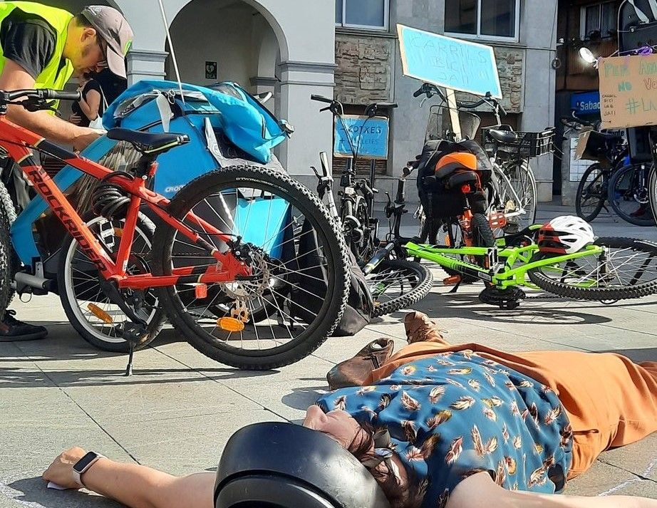 Concentració SomBici Cerdanyola. FOTO: Twitter SomBici