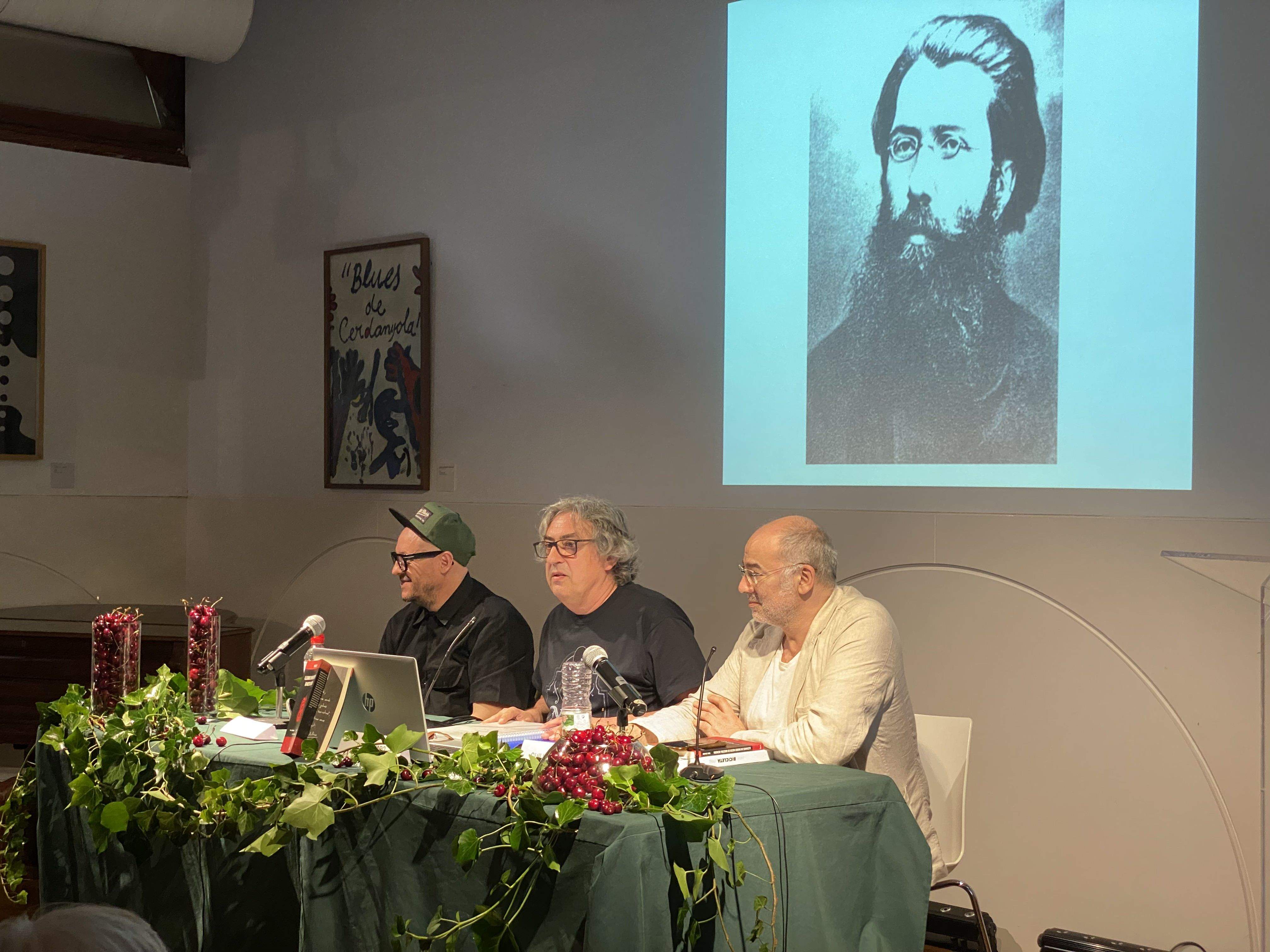 Valentín Roma, Toni Álvaro i Guillem Martínez a la presentació del llibre d'Álvaro al MAC. FOTO: Mónica GM