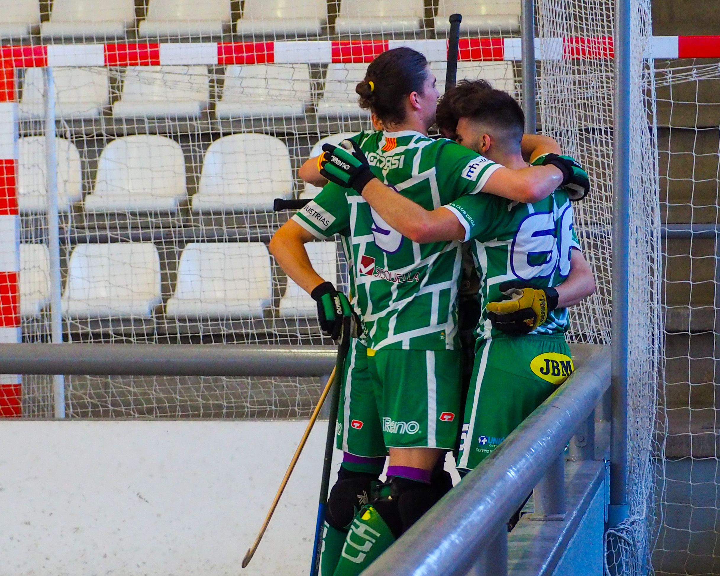 El Cerdanyola Club d'Hoquei celebra un gol a Can Xarau. FOTO: Mónica GM El Cerdanyola Club d'Hoquei celebra un gol a Can Xarau. FOTO: Mónica GM