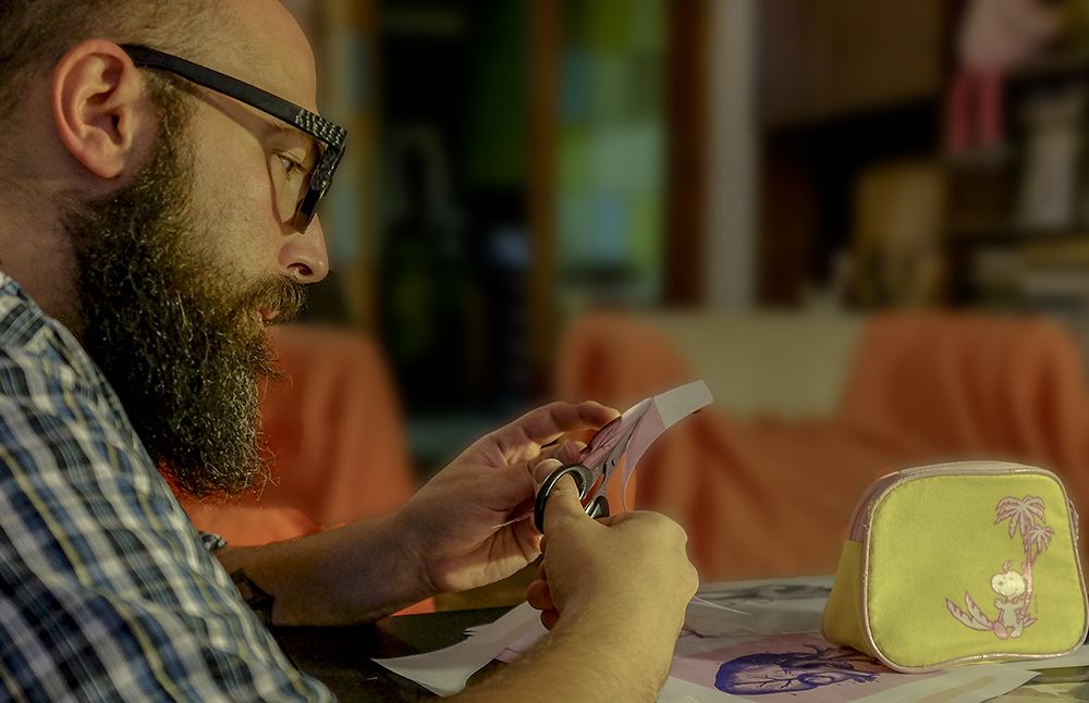 L'artista Randomagus presenta una acció artística al MAC. FOTO: Rondamagus L'artista Randomagus presenta una acció artística al MAC. FOTO: Rondamagus
