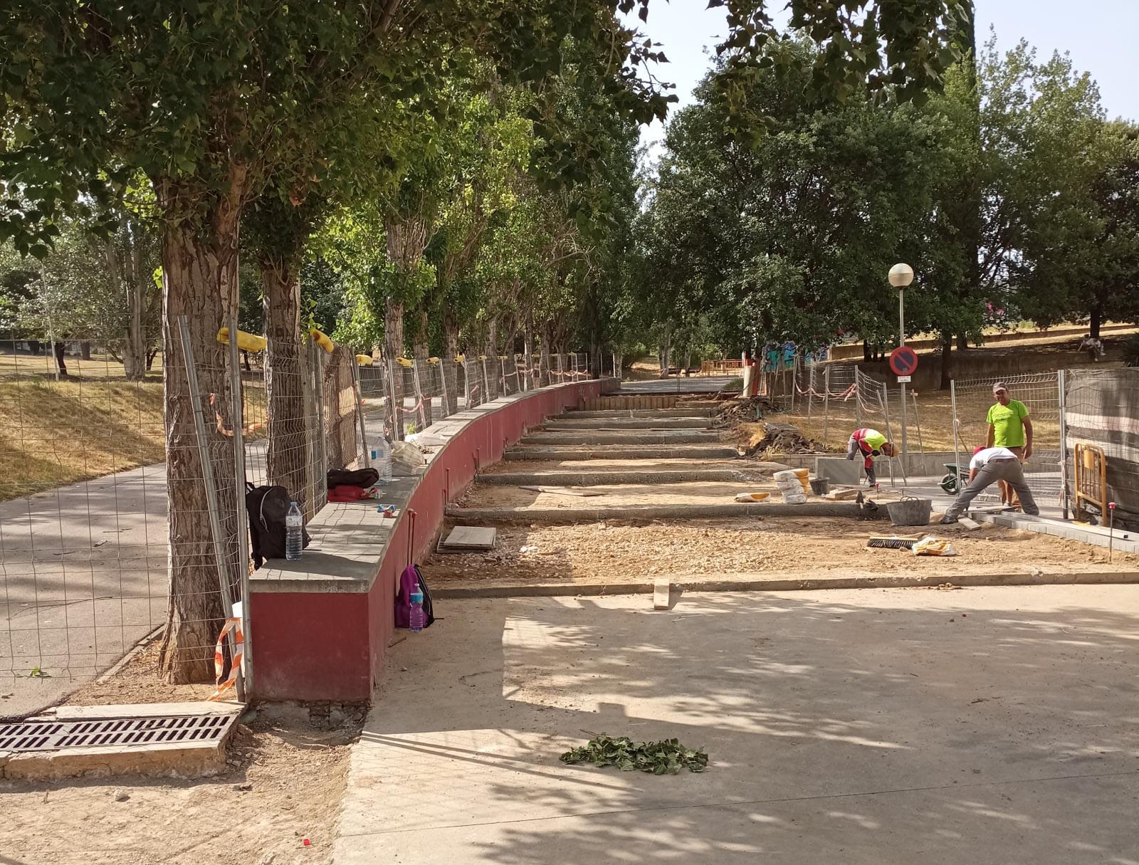 Obres a l'accés al Parc del Turonet al costat del gratacels. FOTO: Cedida