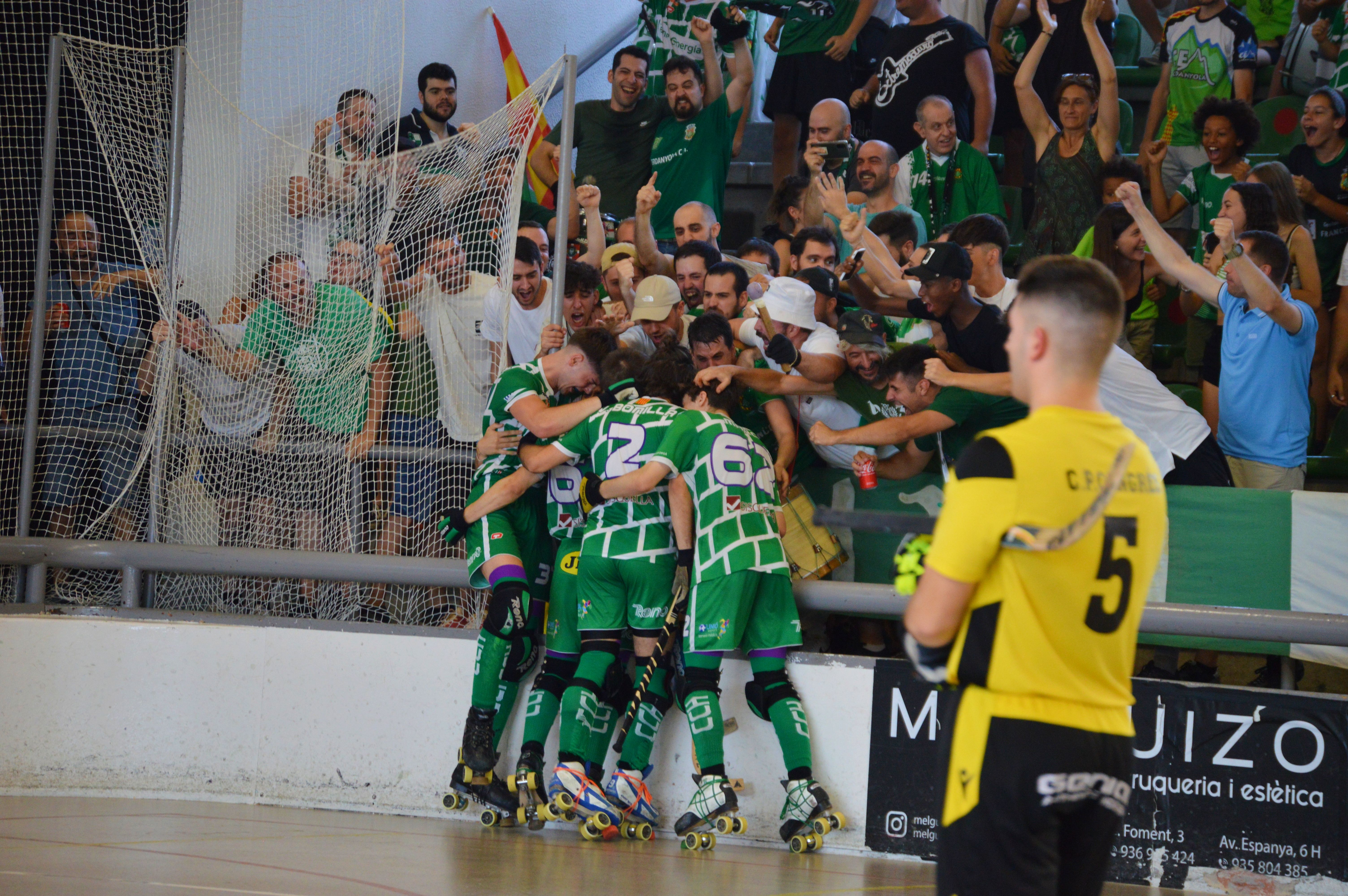Cada gol del Cerdanyola Club d'Hoquei s'ha celebrat amb eufòria. FOTO: Nora Muñoz Otero