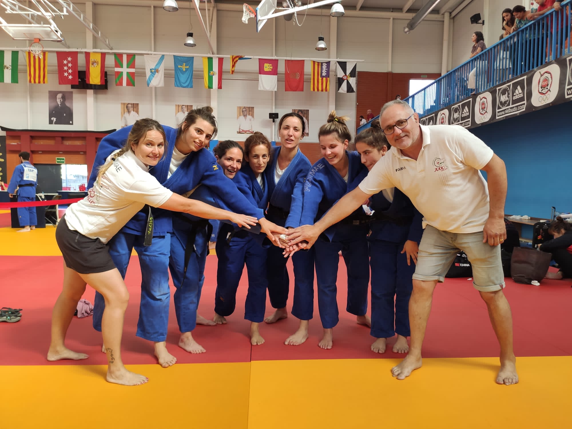 L'equip femení del Cerdanyola Judo-Fujimae que ha assolit l'ascens. FOTO: Cedida
