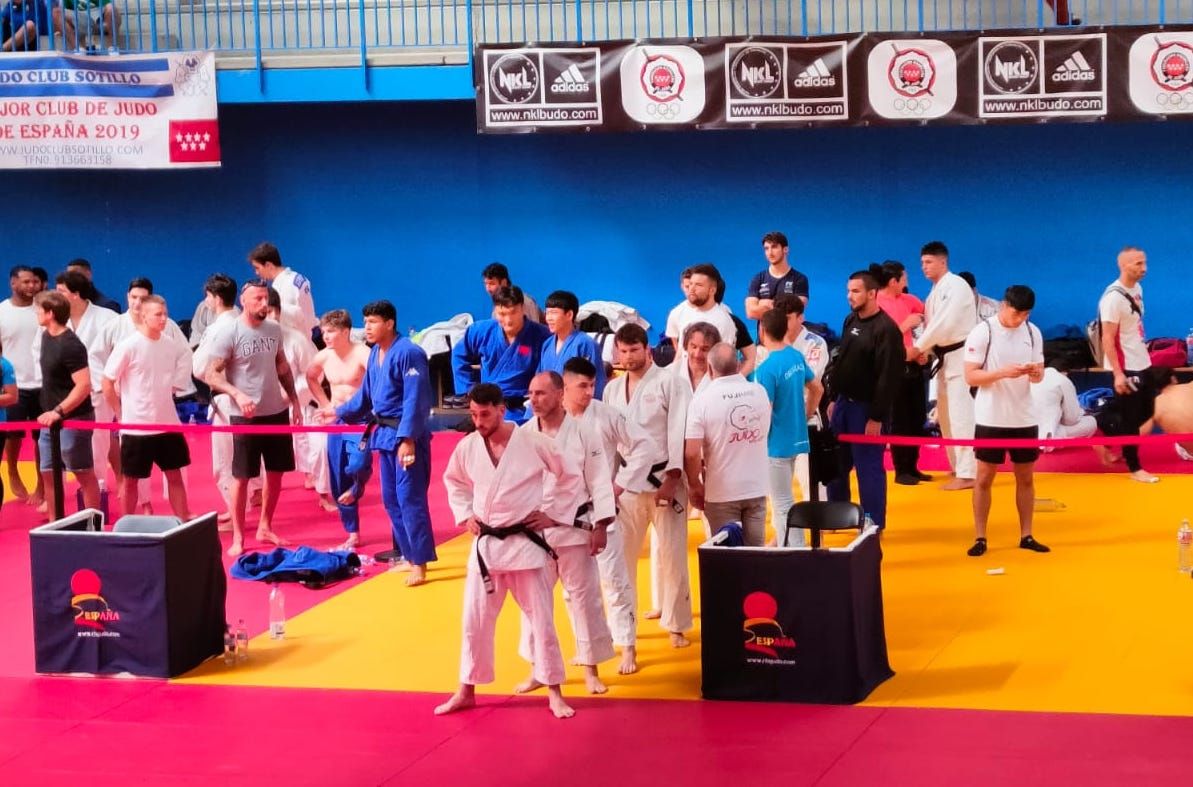 L'equip masculí del Cerdanyola Judo-Fujimae ha certificat la permanència a 2a Divisió. FOTO: Cedida L'equip masculí del Cerdanyola Judo-Fujimae ha certificat la permanència a 2a Divisió. FOTO: Cedida