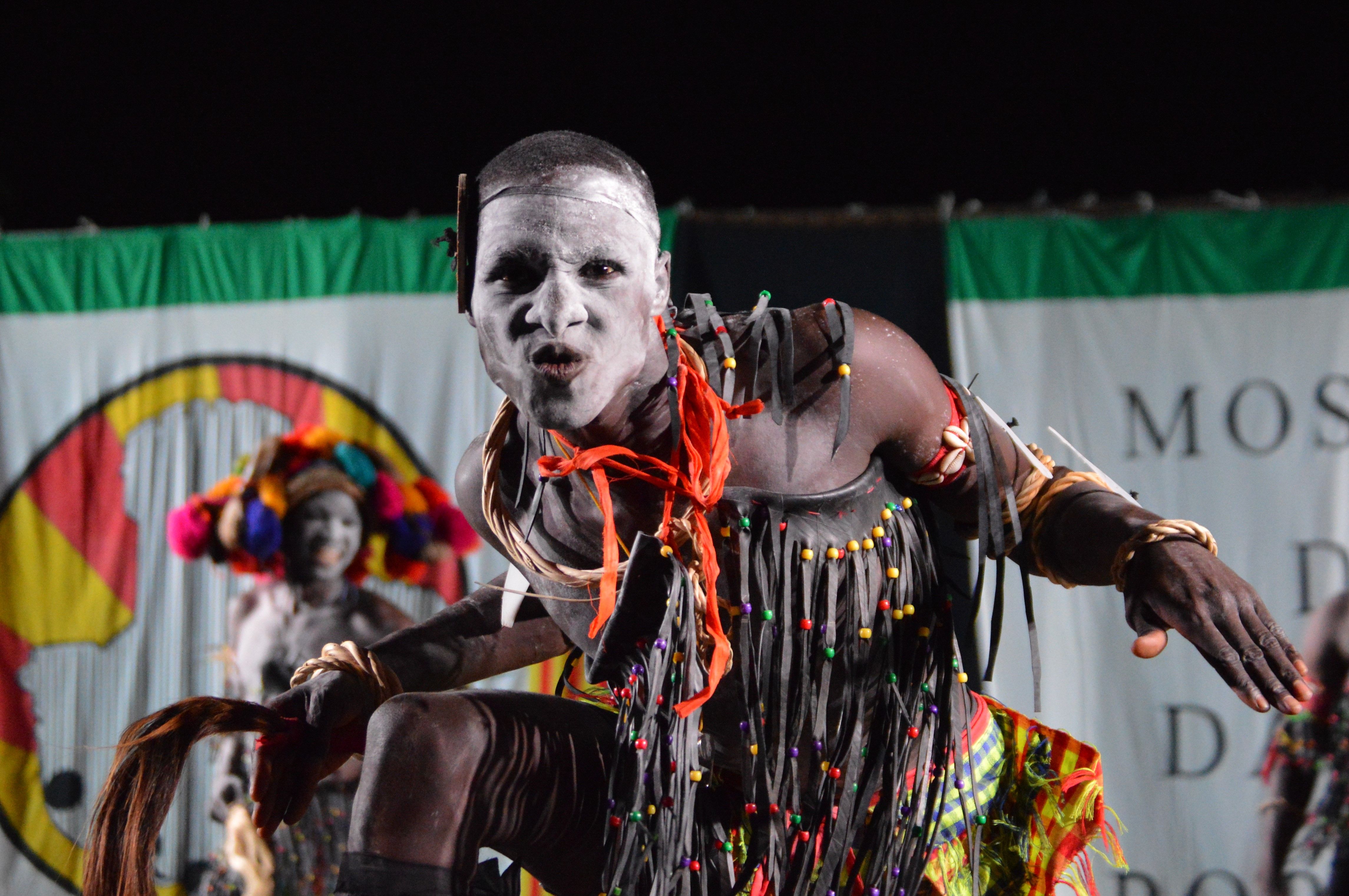 Netos de Bandim en la 39a Mostra Internacional de Dansa Popular. FOTO: Nora Muñoz Otero