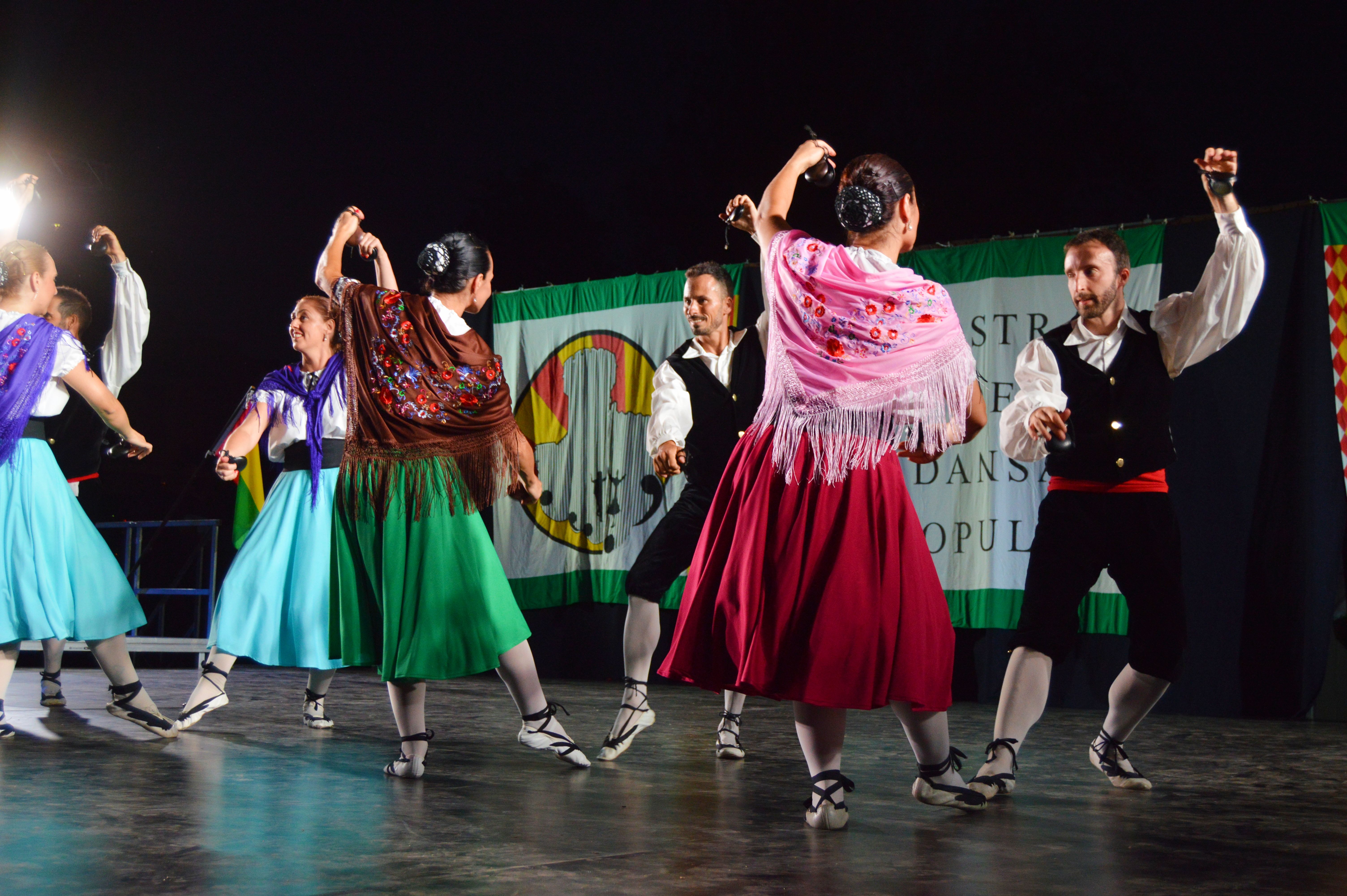 L'Esbart Dansaire de Sant Marçal en la 39a Mostra Internacional de Dansa Popular. FOTO: Nora Muñoz Otero