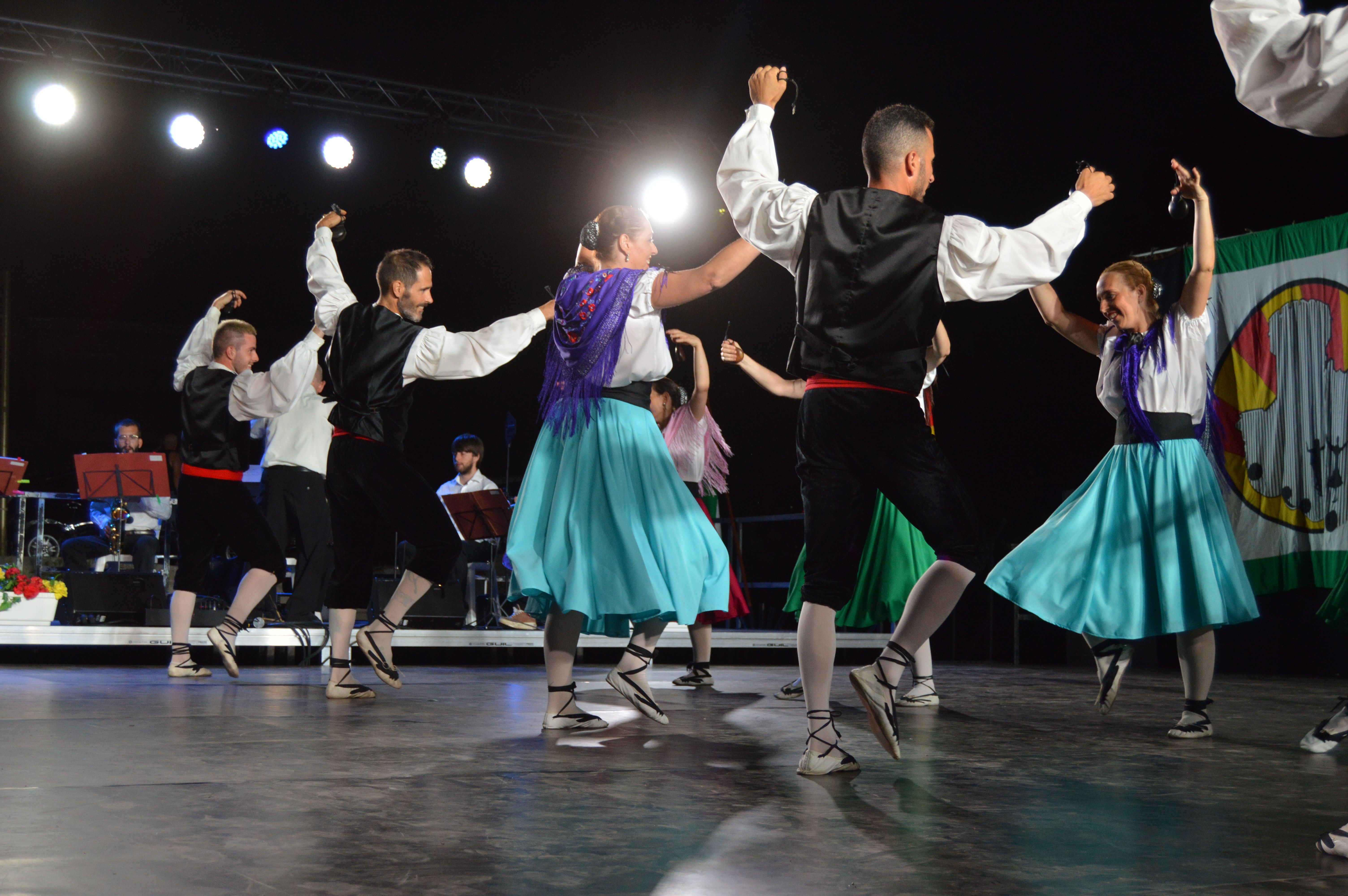 L'Esbart Dansaire de Sant Marçal en la 39a Mostra Internacional de Dansa Popular. FOTO: Nora Muñoz Otero