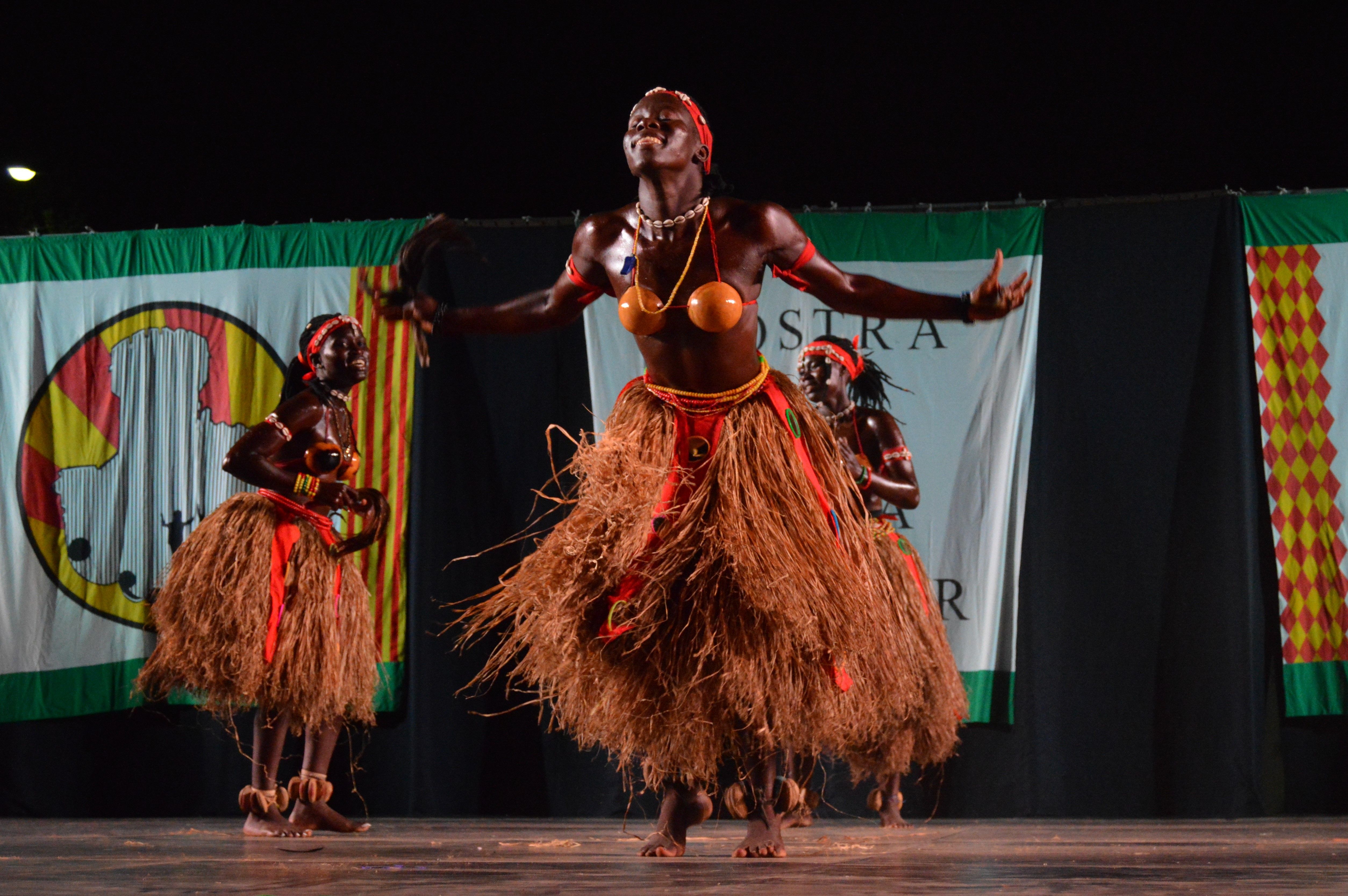 Netos de Bandim en la 39a Mostra Internacional de Dansa Popular. FOTO: Nora Muñoz Otero