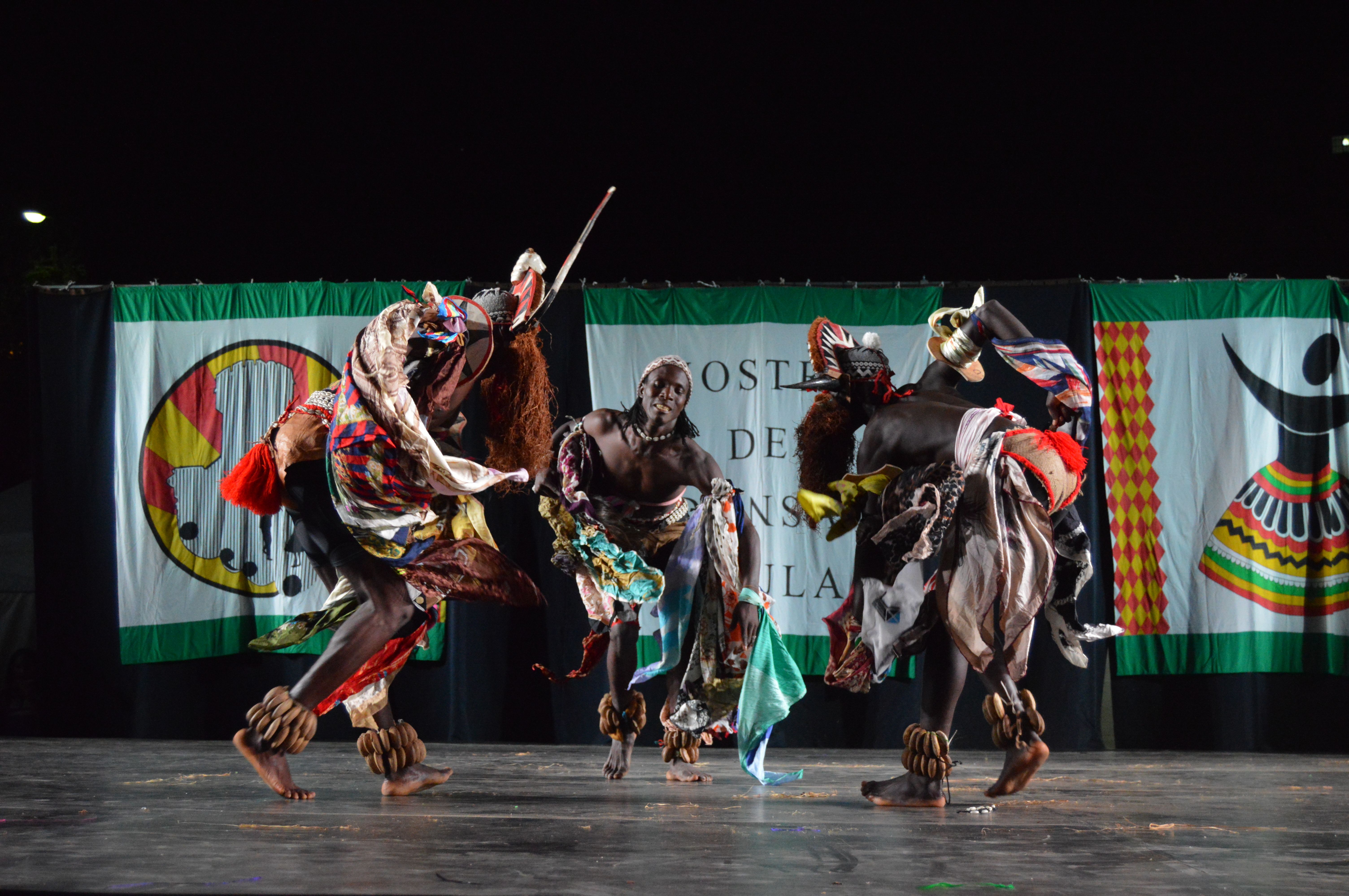 Netos de Bandim en la 39a Mostra Internacional de Dansa Popular. FOTO: Nora Muñoz Otero