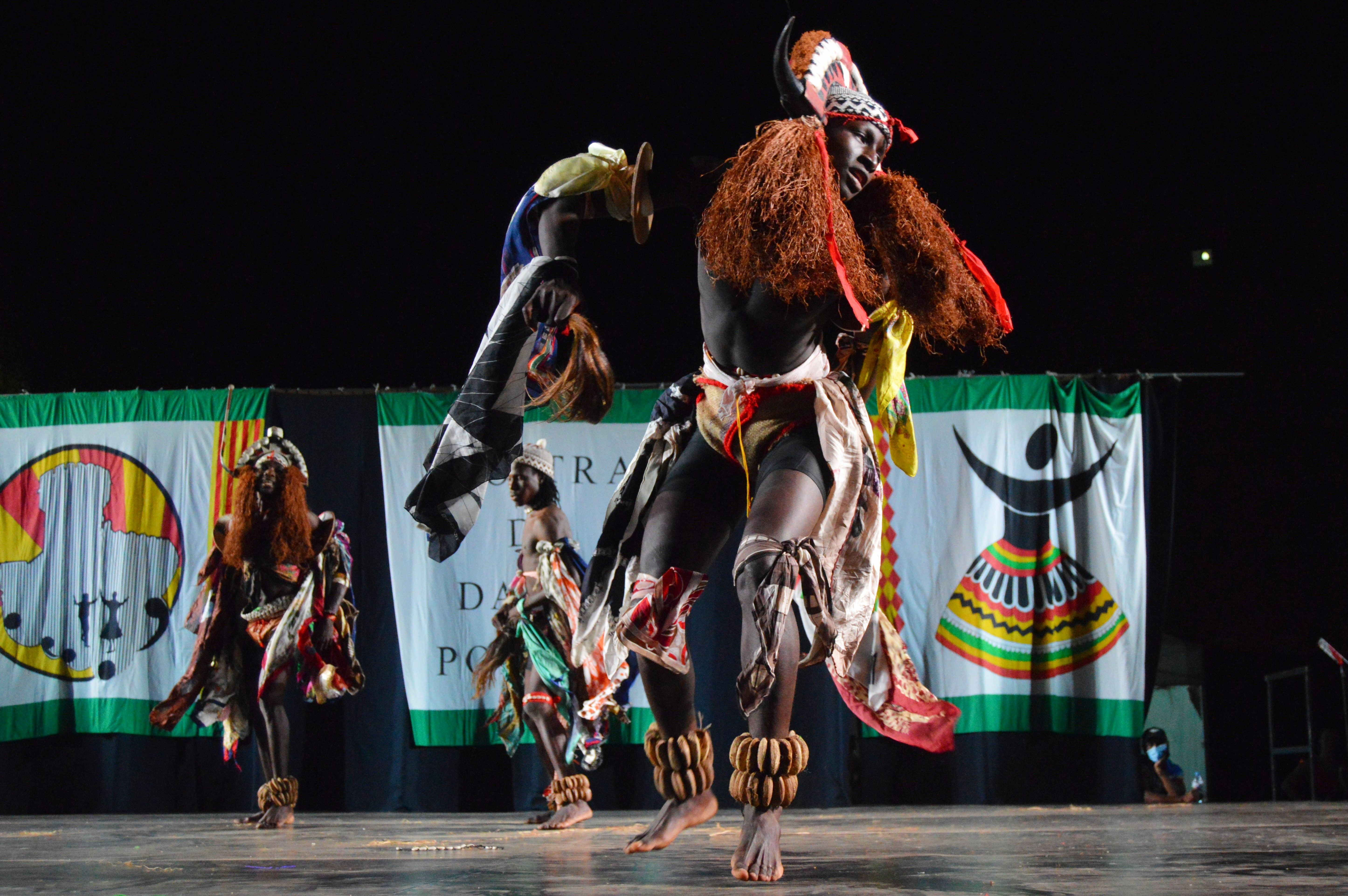 Netos de Bandim en la 39a Mostra Internacional de Dansa Popular. FOTO: Nora Muñoz Otero