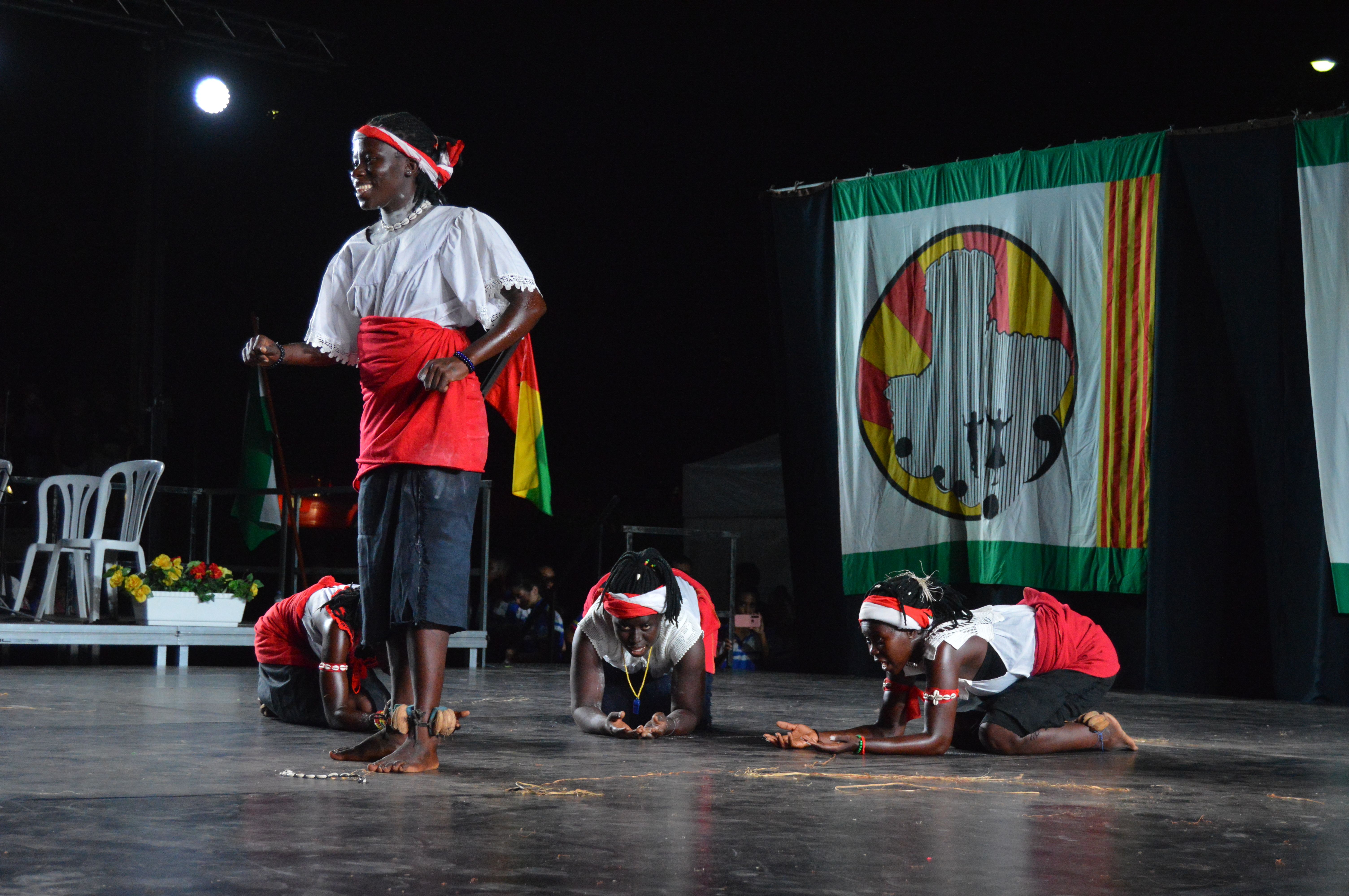 Netos de Bandim en la 39a Mostra Internacional de Dansa Popular. FOTO: Nora Muñoz Otero