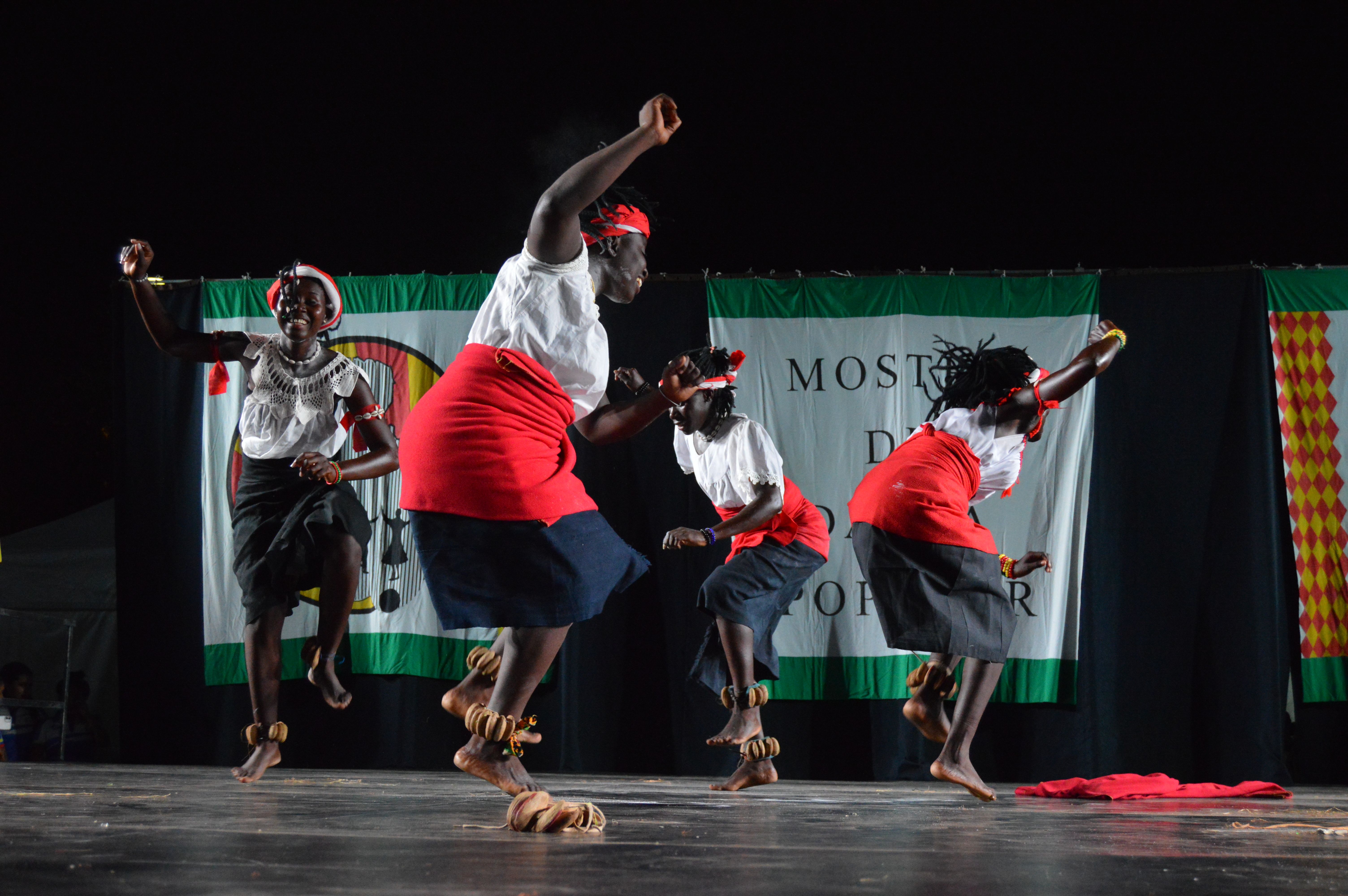 Netos de Bandim en la 39a Mostra Internacional de Dansa Popular. FOTO: Nora Muñoz Otero