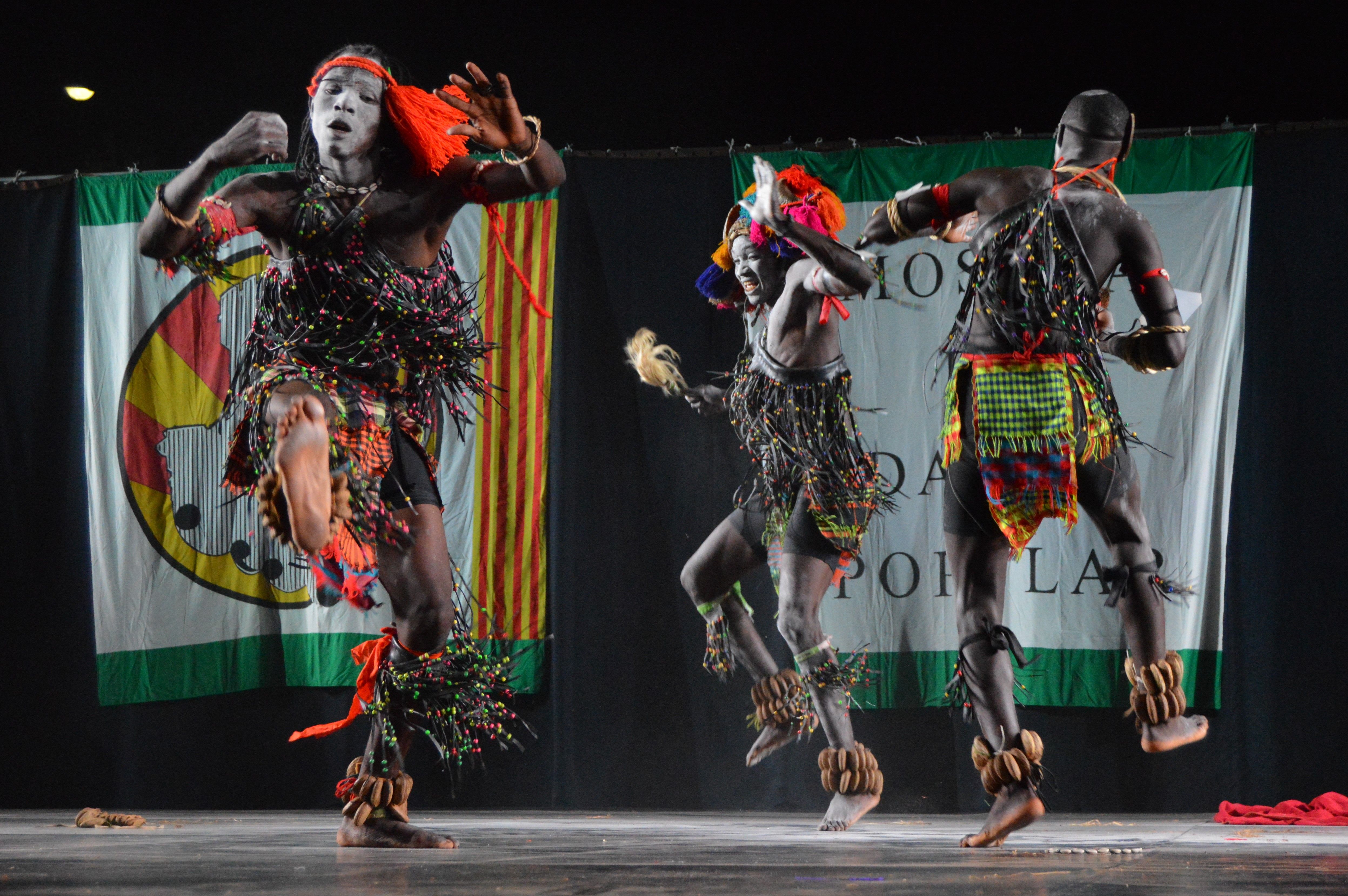 Netos de Bandim en la 39a Mostra Internacional de Dansa Popular. FOTO: Nora Muñoz Otero