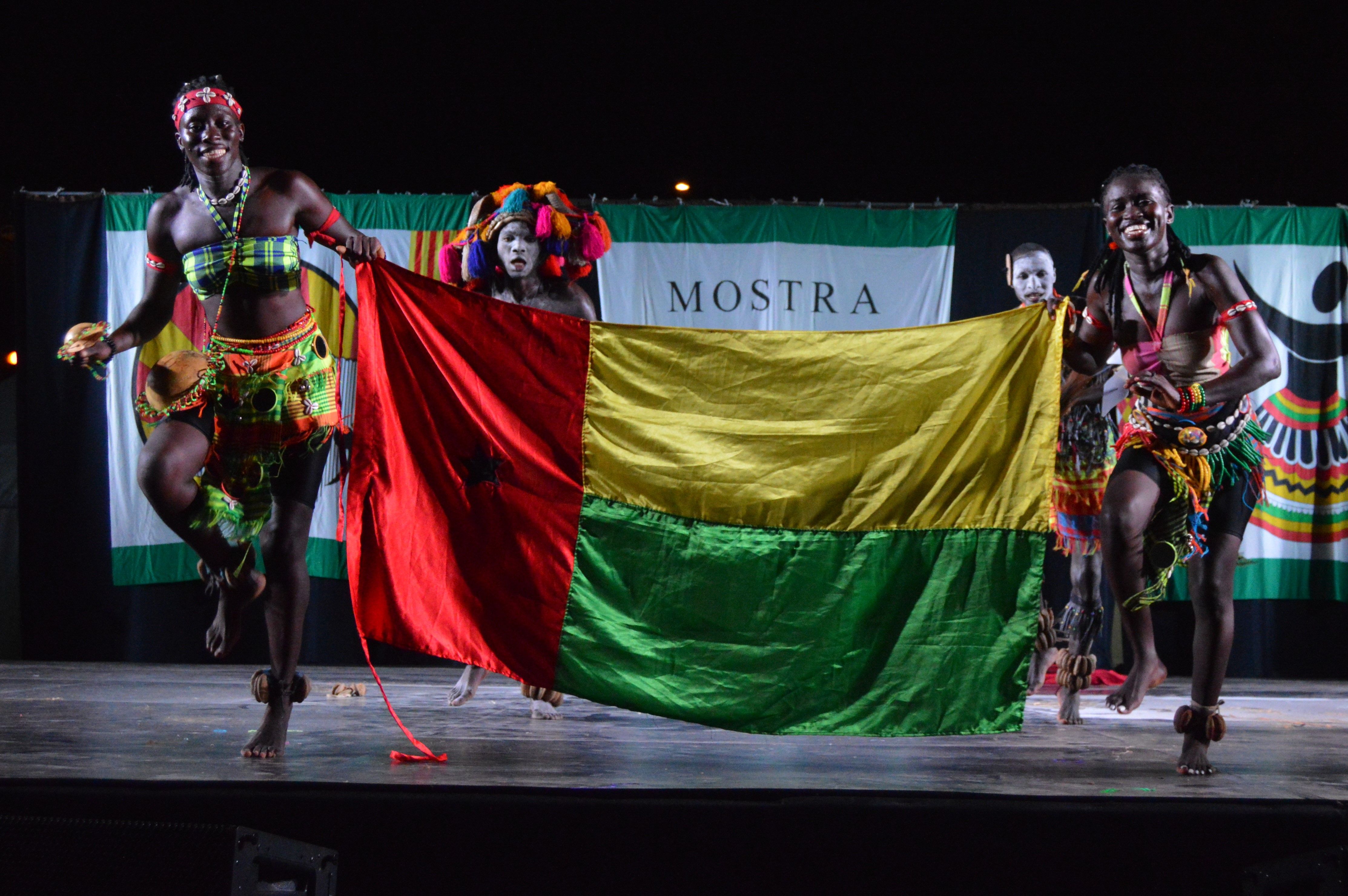 Netos de Bandim en la 39a Mostra Internacional de Dansa Popular. FOTO: Nora Muñoz Otero