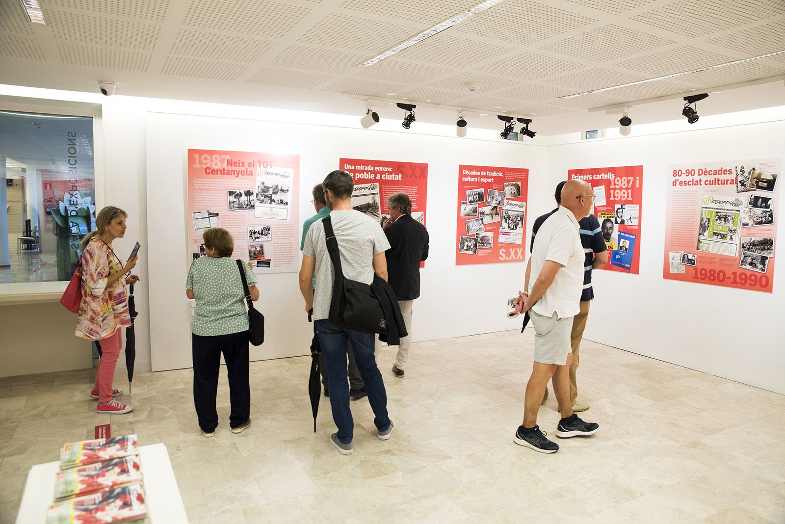 Taula rodona i inauguració de l'exposició dels 35 anys del TOT. FOTO: Bernat Millet