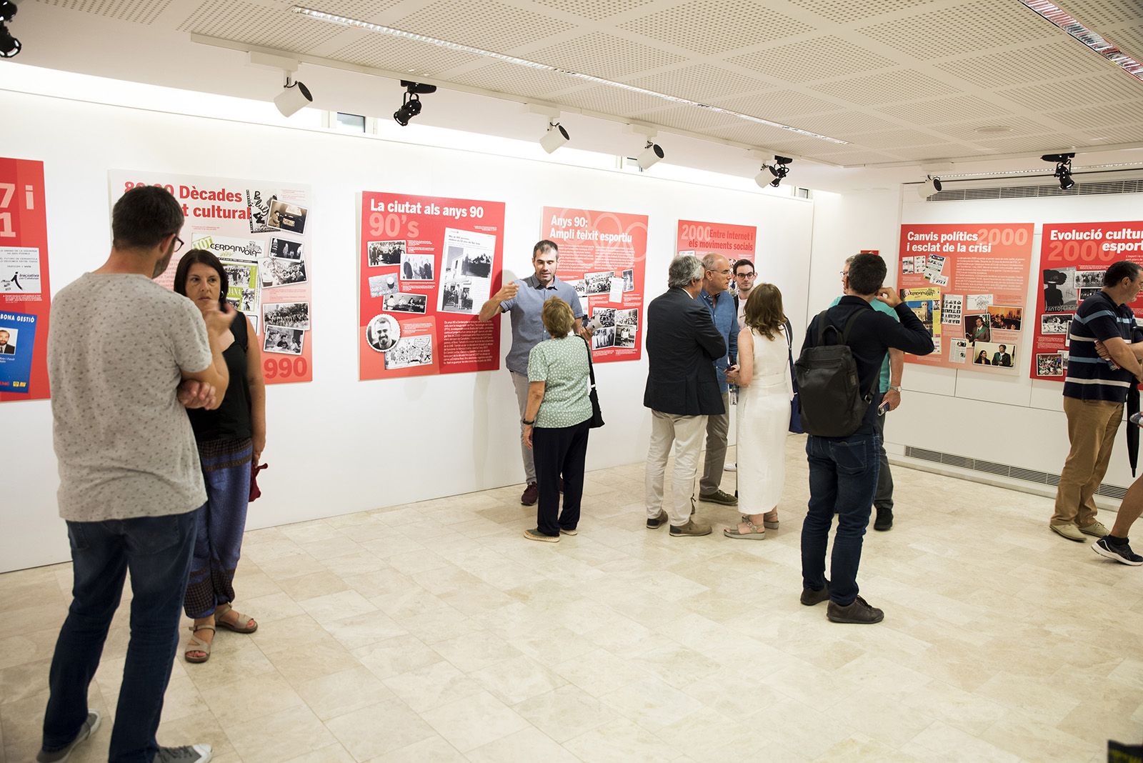 Taula rodona i inauguració de l'exposició dels 35 anys del TOT. FOTO: Bernat Millet