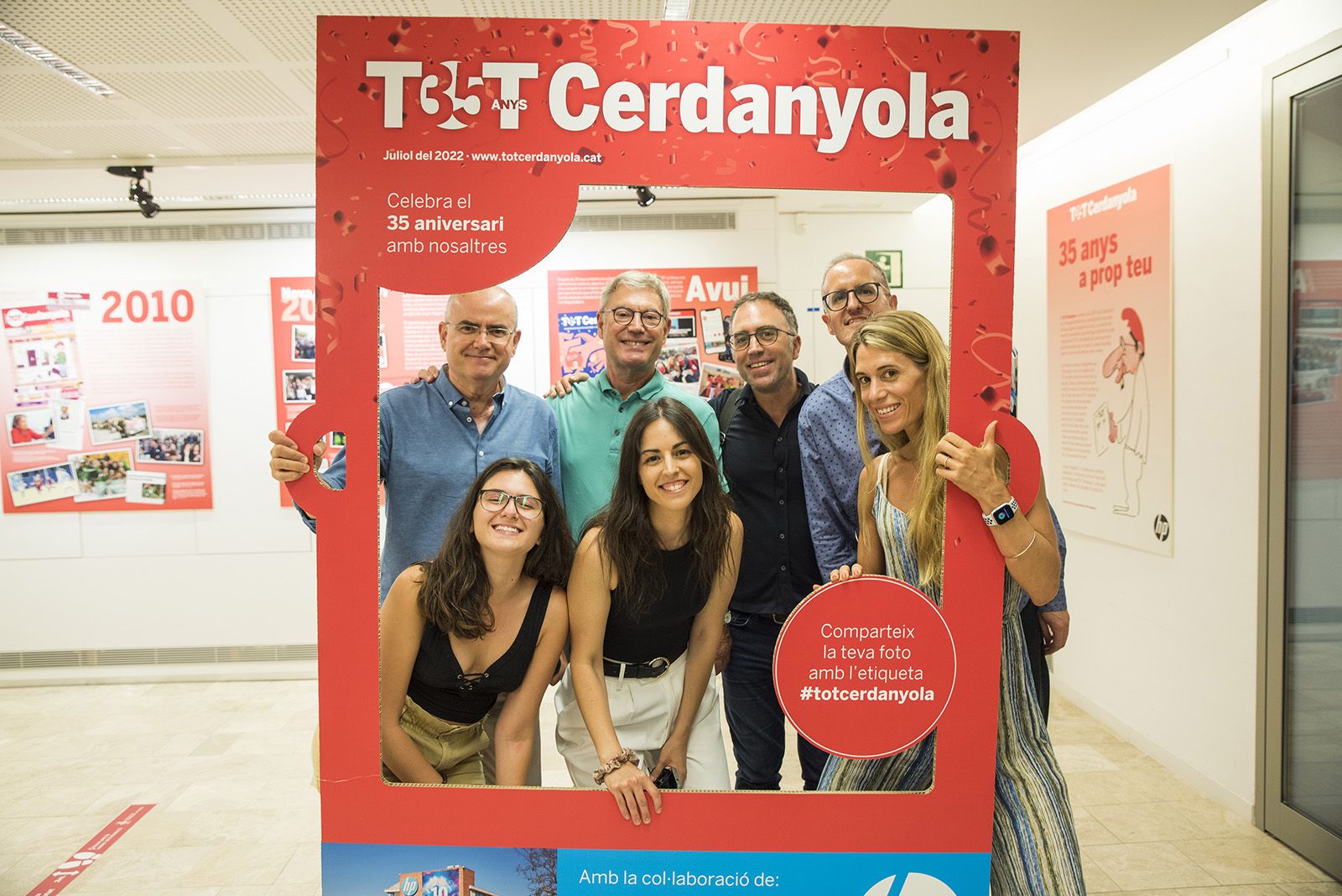L'equip del TOT a l'exposició dels 35 anys de la revista. FOTO: Bernat Millet L'equip del TOT a l'exposició dels 35 anys de la revista. FOTO: Bernat Millet