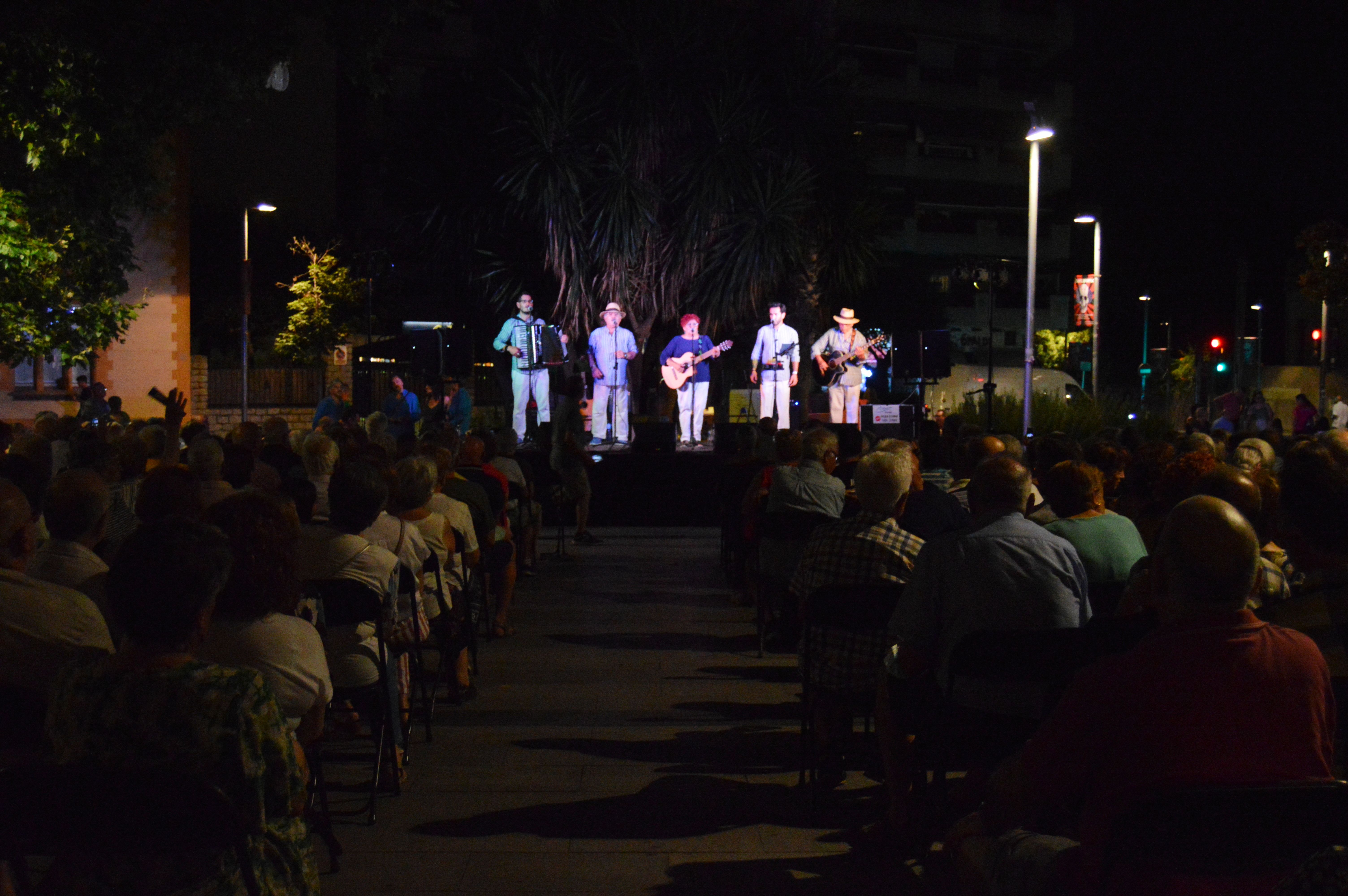 la 37a Nit d'Havaneres a la plaça de l'Abat Oliba. FOTO: Nora Muñoz Otero