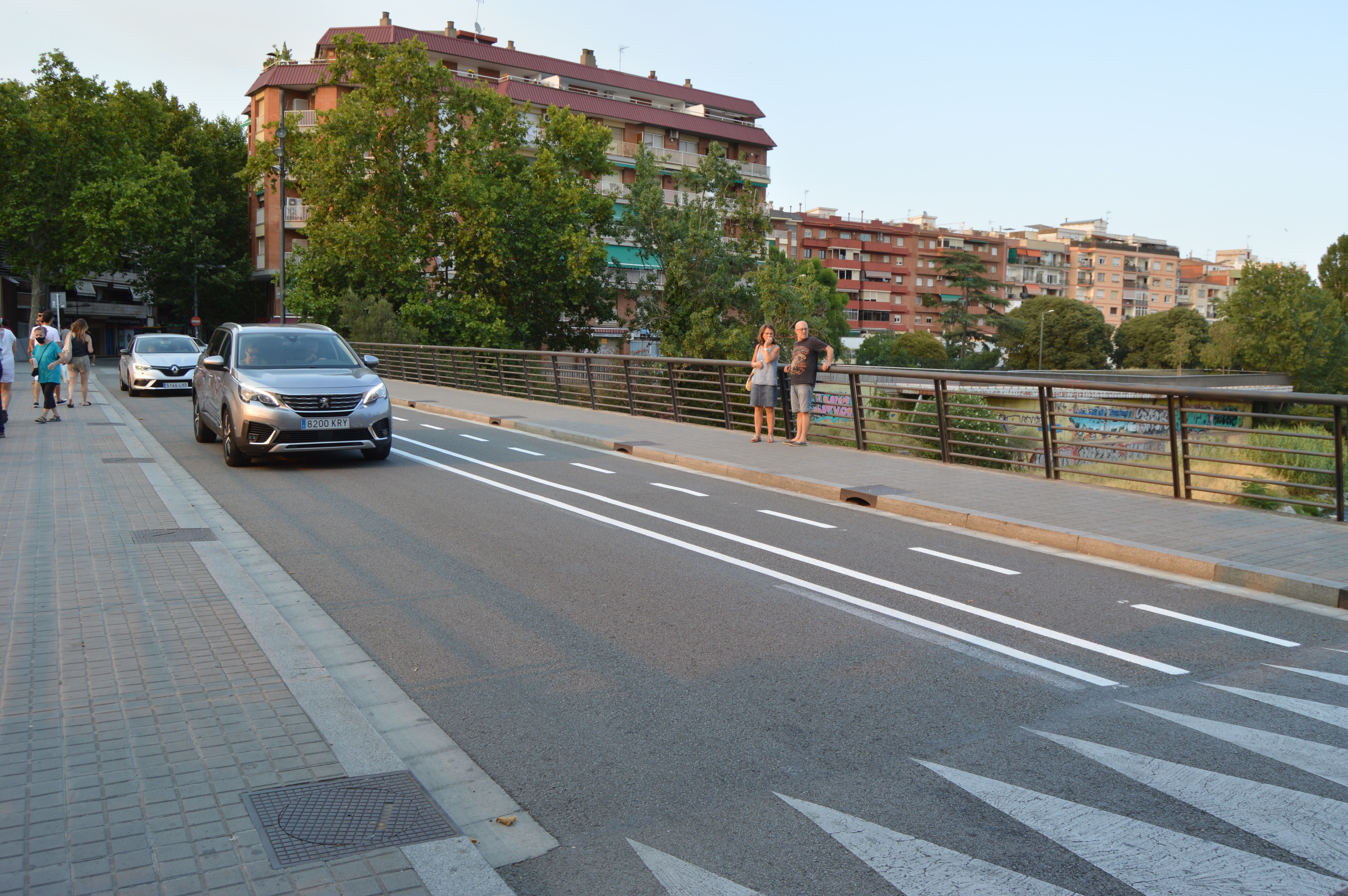 Carril bici al carrer Francesc Layret. FOTO: Nora Muñoz Otero Carril bici al carrer Francesc Layret. FOTO: Nora Muñoz Otero