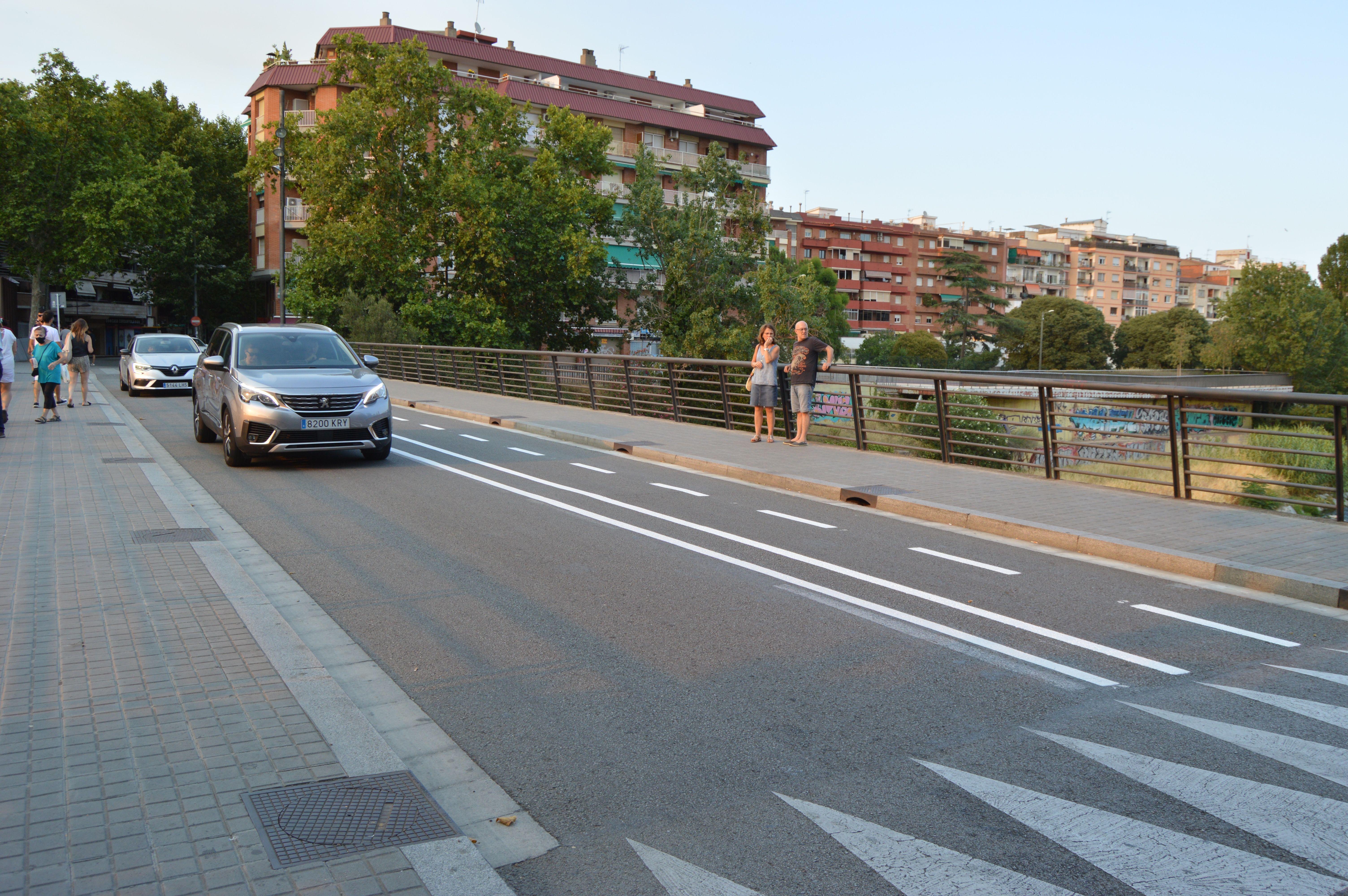 Carril bici al carrer Francesc Layret. FOTO: Nora Muñoz Otero