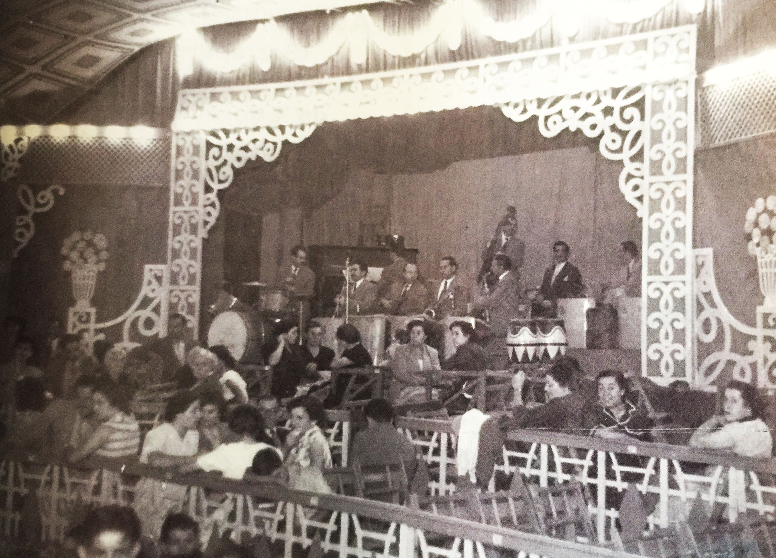 Envelat de la Festa Major de Sant Jaume, anys 50. FOTO: Arxiu TOT i cedida per Joan Escorsell