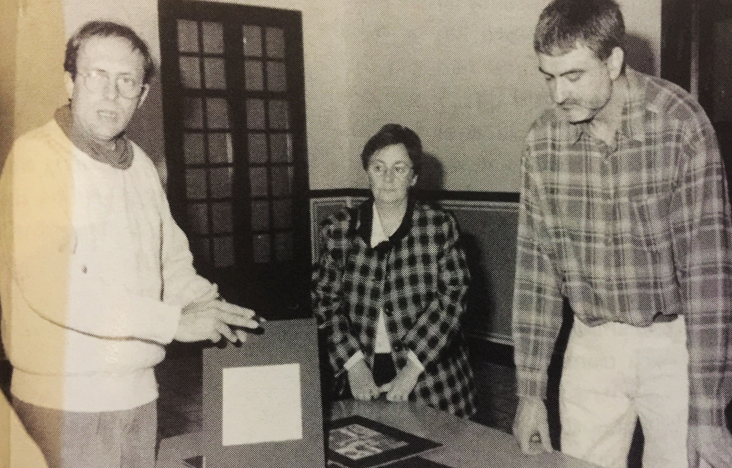 Joan Francés, Cristina Real i Orlando Barrial amb ell projecte de Museu de Cerdanyola, el 1997). FOTO: Arxiu TOT, núm. 534 