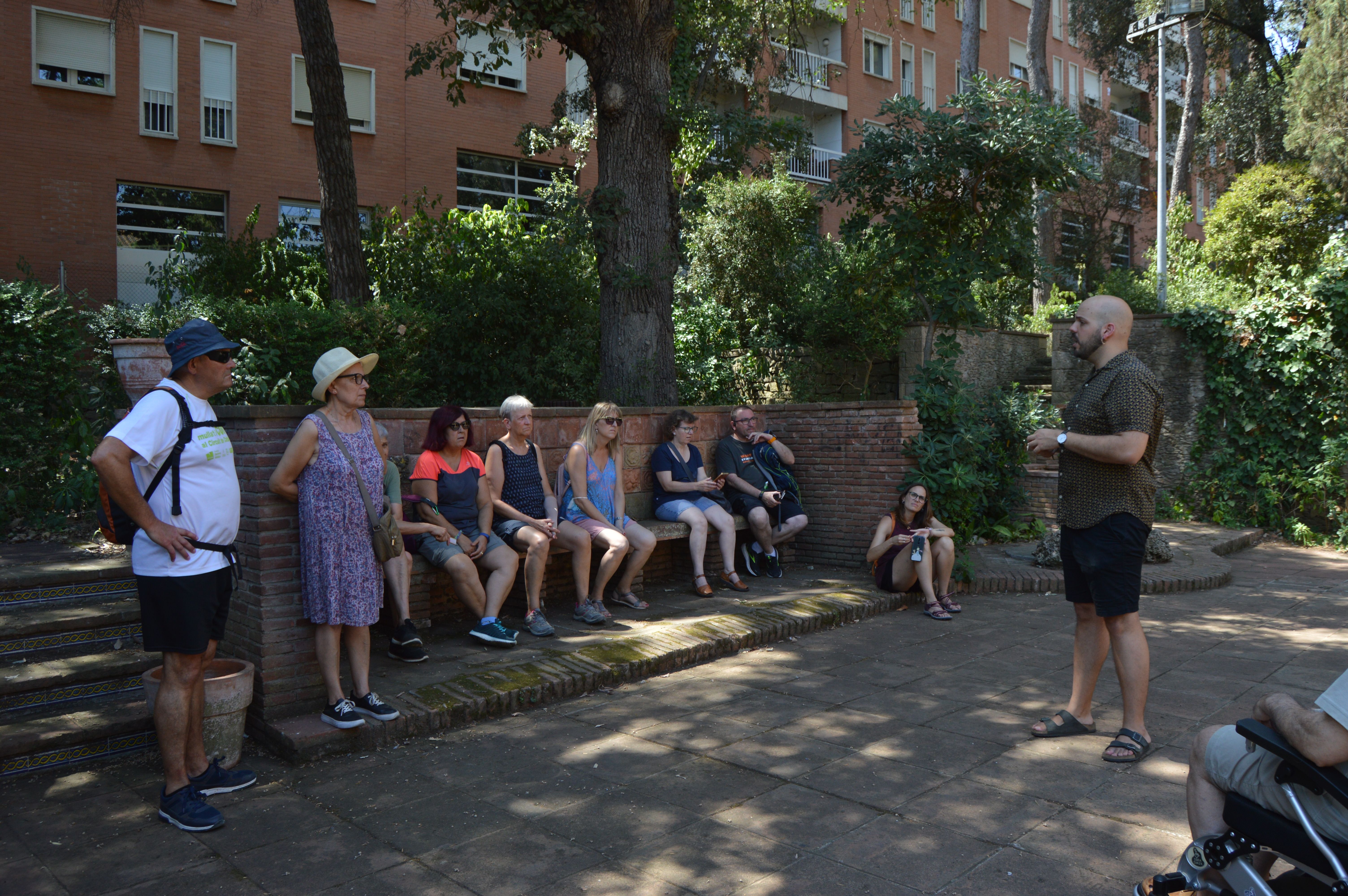 La visita acaba als jardins de Ca n'Ortadó. FOTO: Nora Muñoz Otero