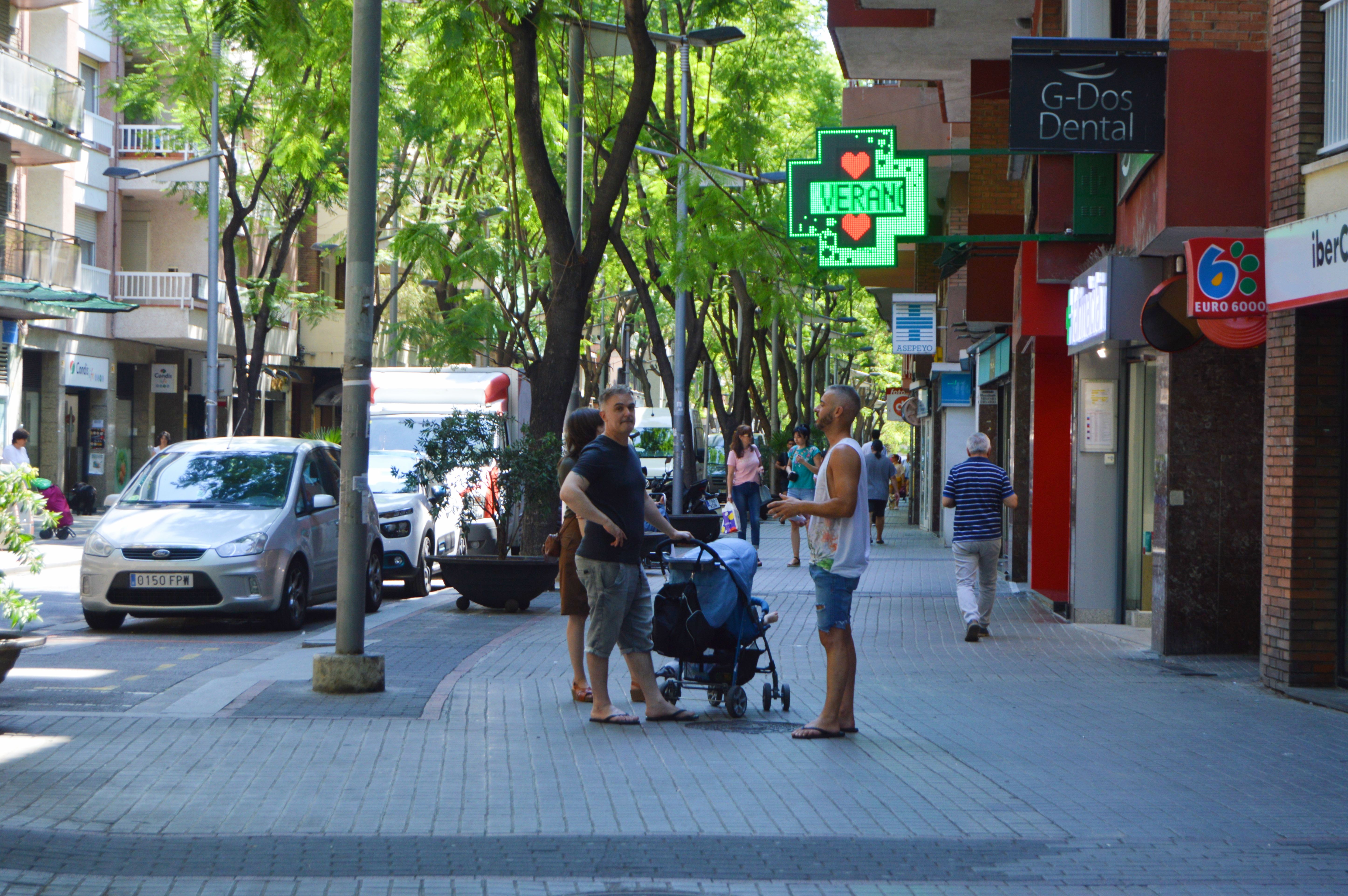 L'Avinguda Catalunya és dels punts més comercials de la ciutat, també a l'estiu: FOTO: Nora Muñoz Otero