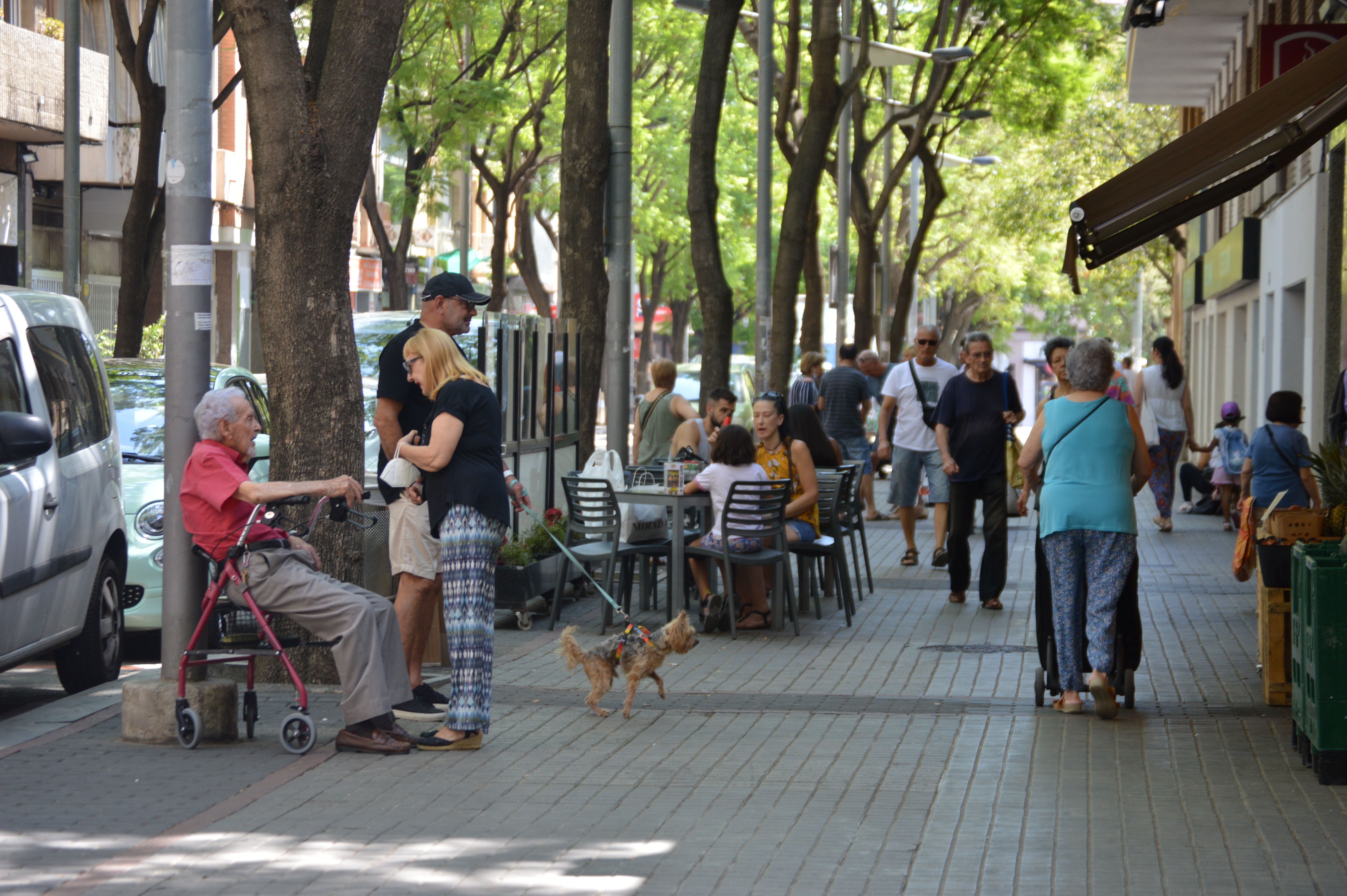 L'Avinguda Catalunya és dels punts més comercials de la ciutat, també a l'estiu: FOTO: Nora Muñoz Otero