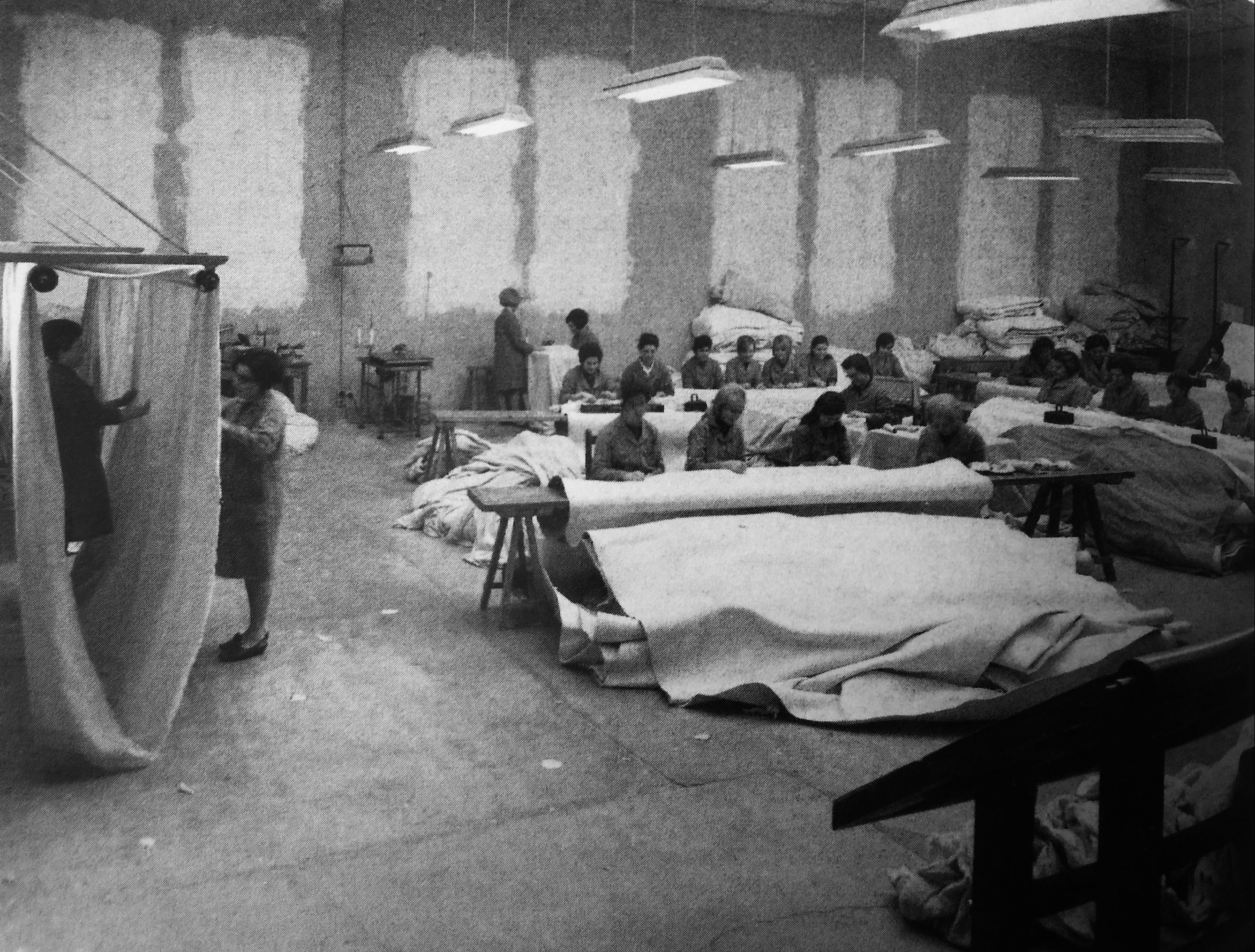 Treballadores de la Fàbrica de les Baietes (juliol, 2000). FOTO: Arxiu, TOT número 667