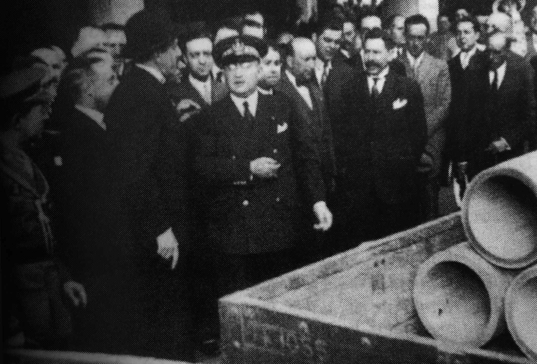 Alfons XIII a Cerdanyola en una visita a la Fàbrica de la Uralita (maig, 1929). FOTO: Arxiu, TOT número 667 (de juliol de 2000)