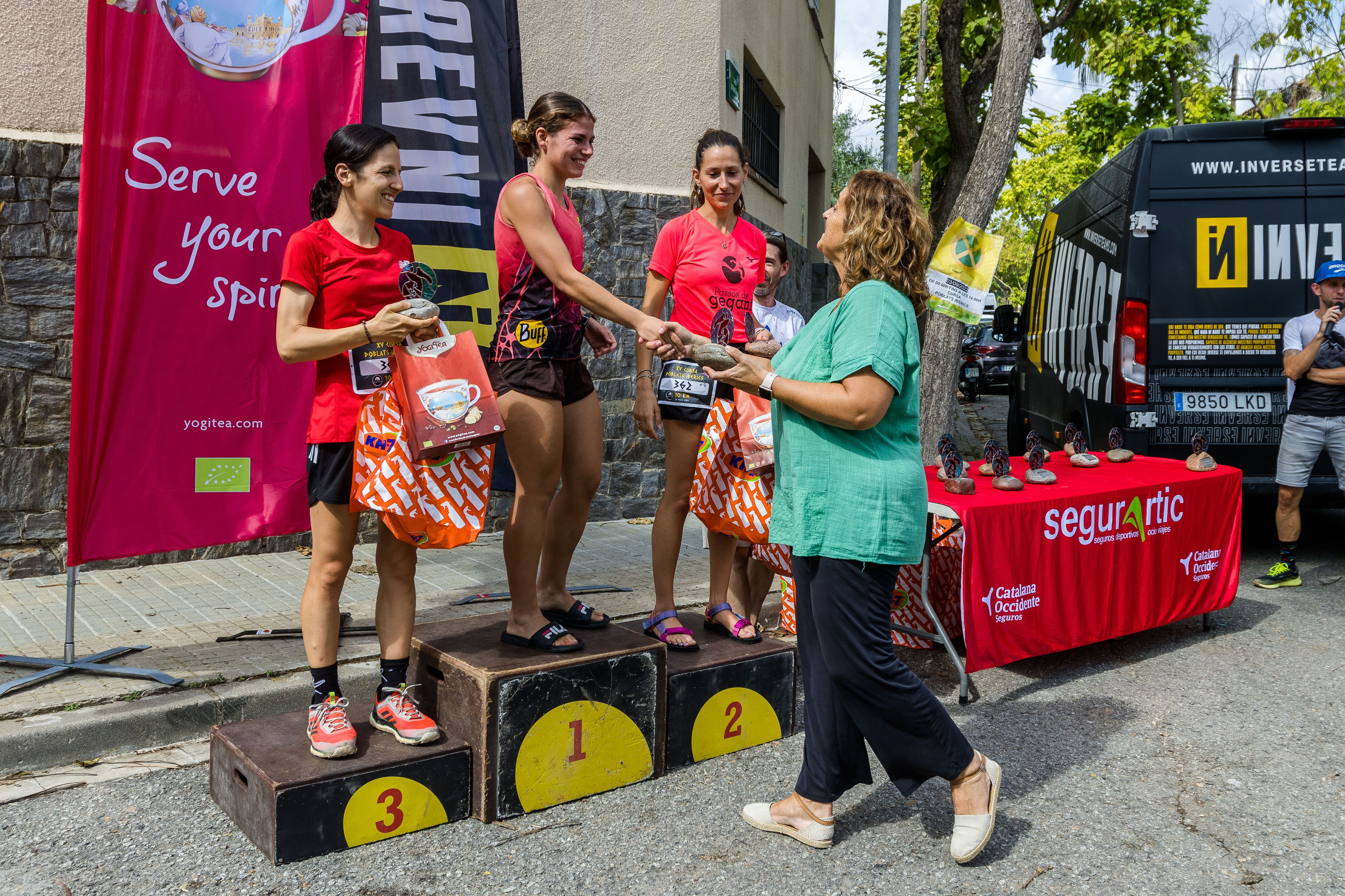 Pòdium femení de la 15a Cursa dels Poblats Ibèrics. FOTO: Núria Puentes (Ajuntament de Cerdanyola)