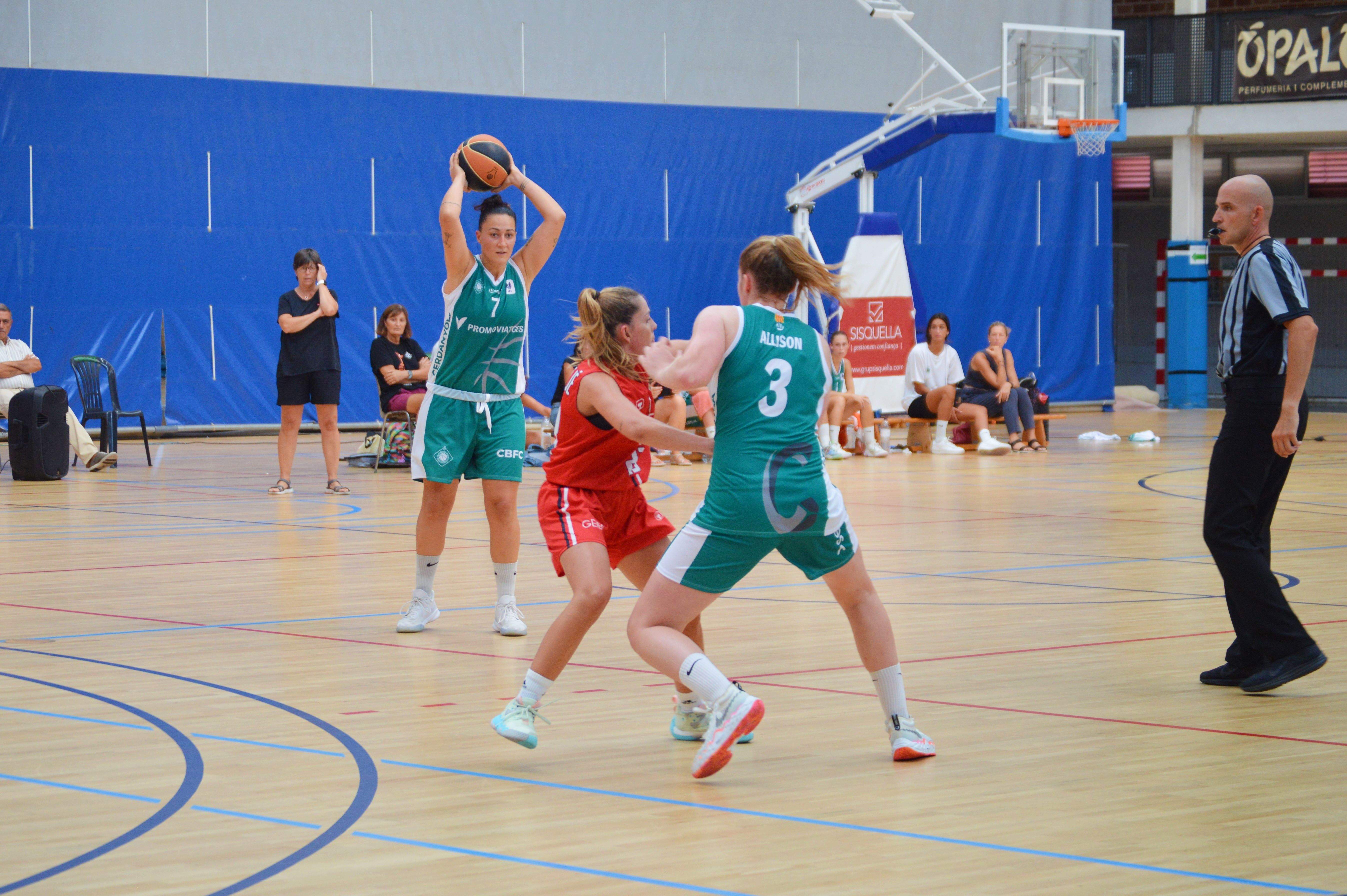 El CBF Cerdanyola davant del Geieg al torneig de Lligues Catalanes. FOTO: Nora MO