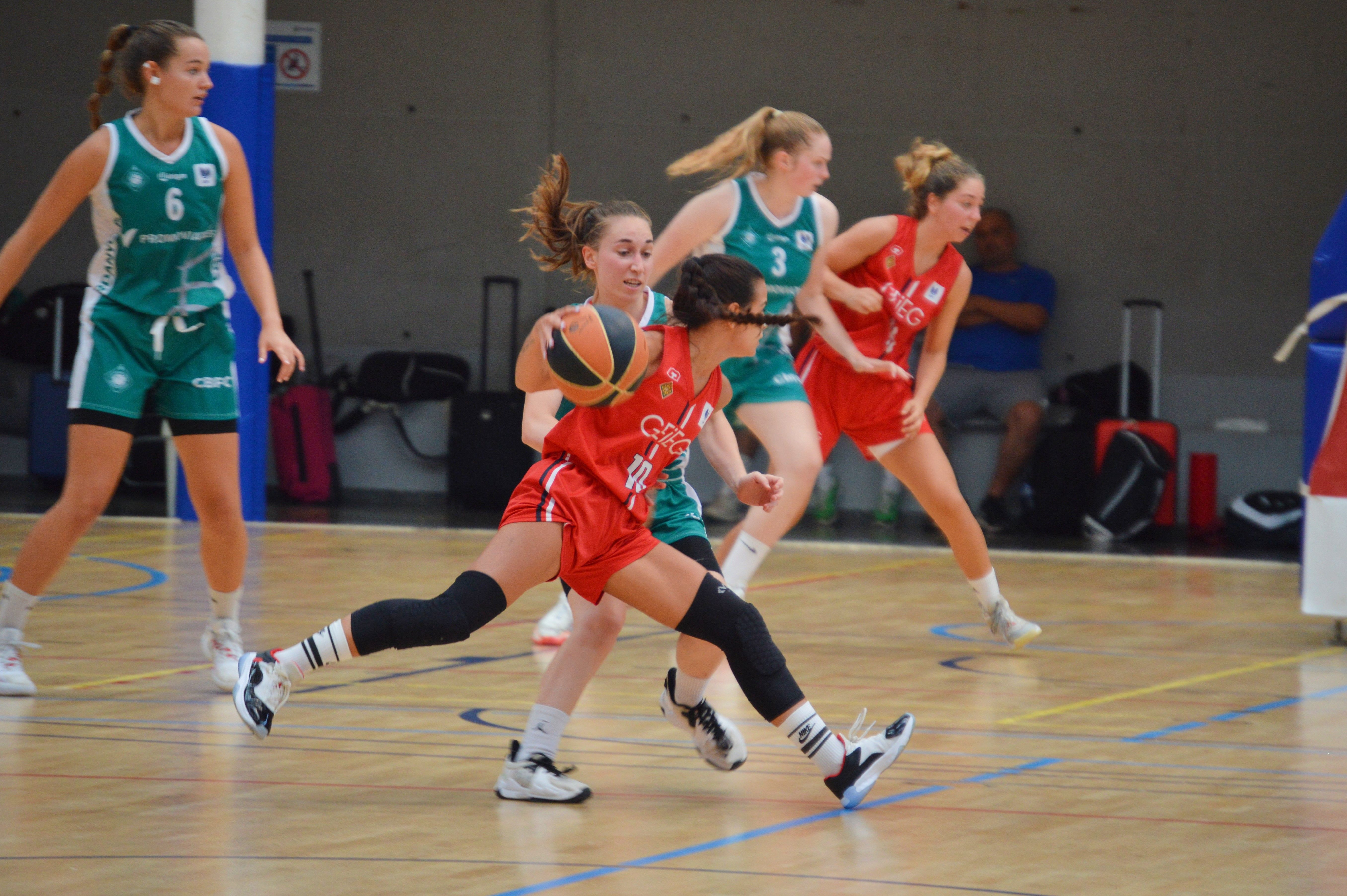 El Club Bàsquet Femení Cerdanyola davant del Geieg. FOTO: Nora MO El Club Bàsquet Femení Cerdanyola davant del Geieg. FOTO: Nora MO