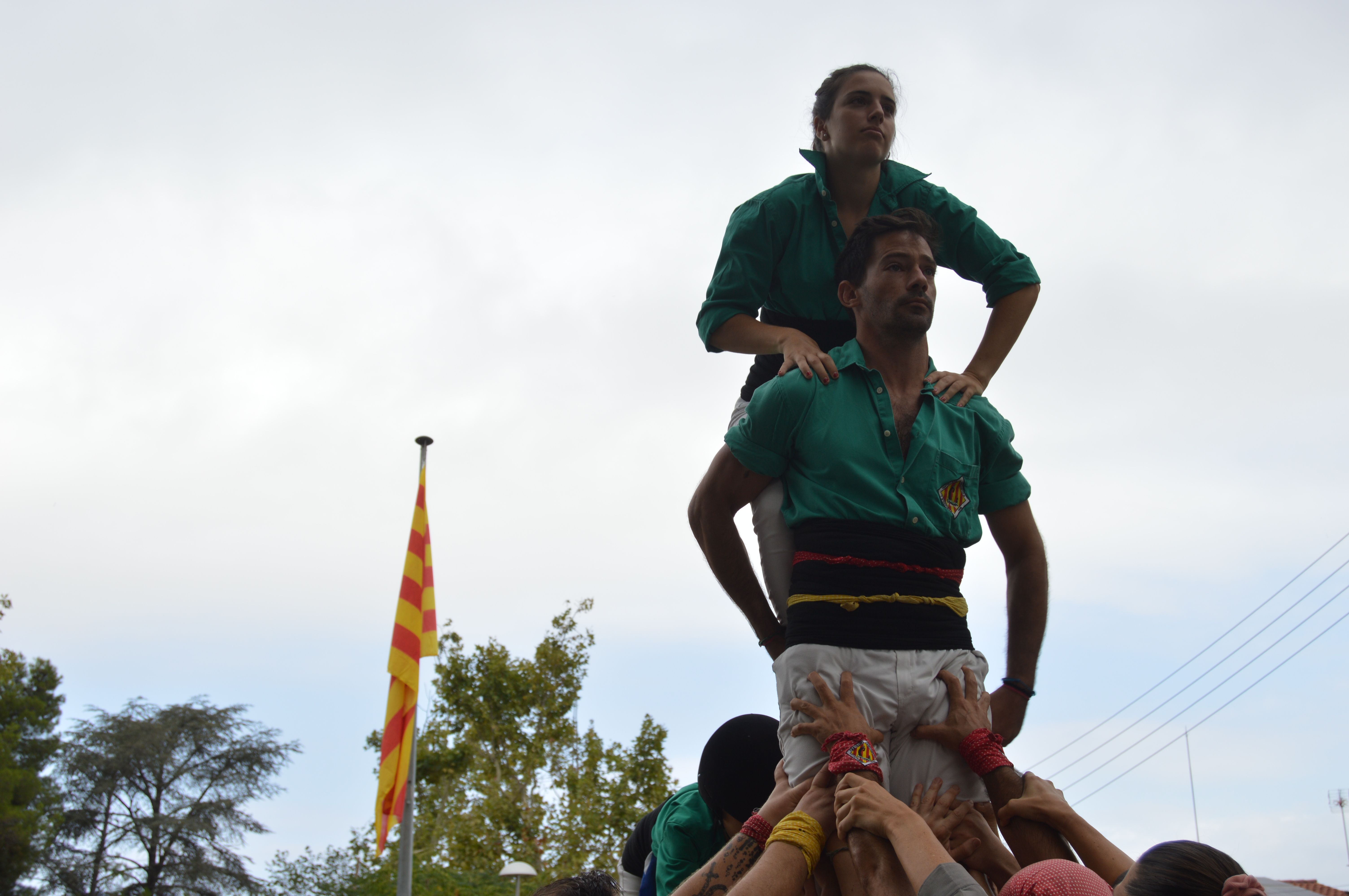 El pilar de Castellers de Cerdanyola obre l'acte institucional de la Diada. FOTO: Nora MO