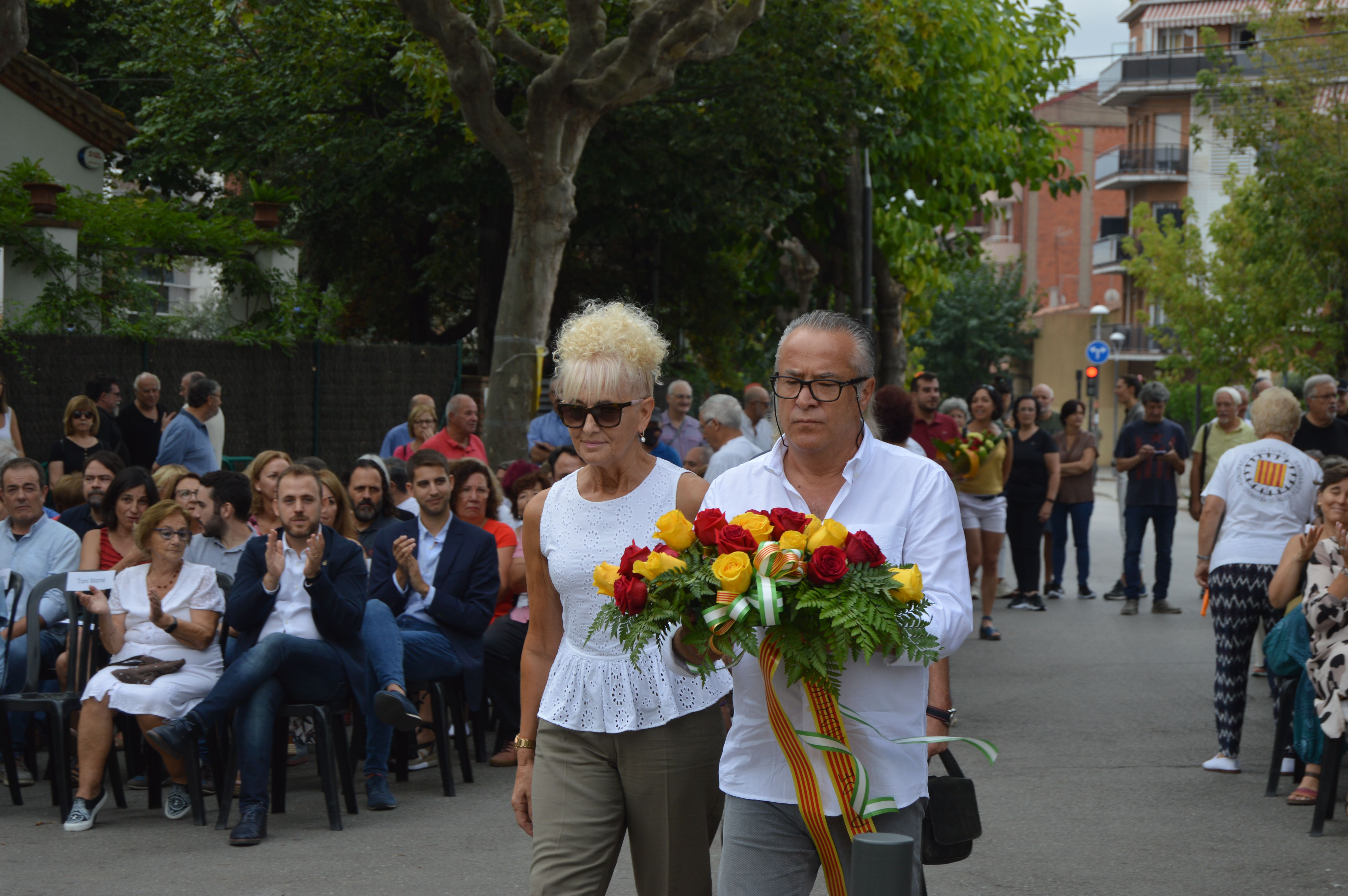 Ofrenda de la Casa de Andalucía en l'acte institucional de la Diada. FOTO: Nora MO