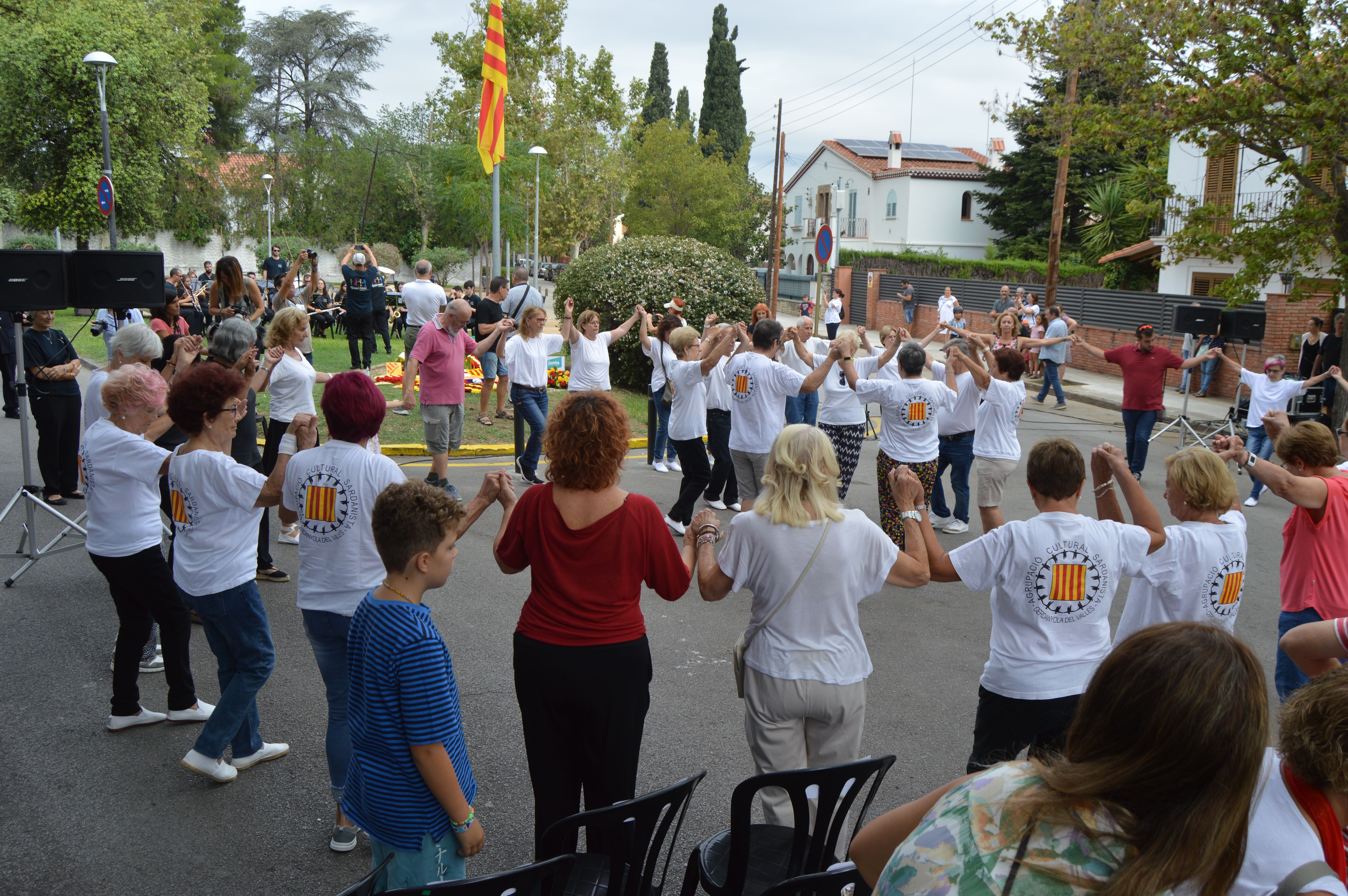 Actuació de l'Agrupació Cultural Sardanista de Cerdanyola en l'acte institucional de la Diada Nacional de Catalunya. FOTO: Nora MO