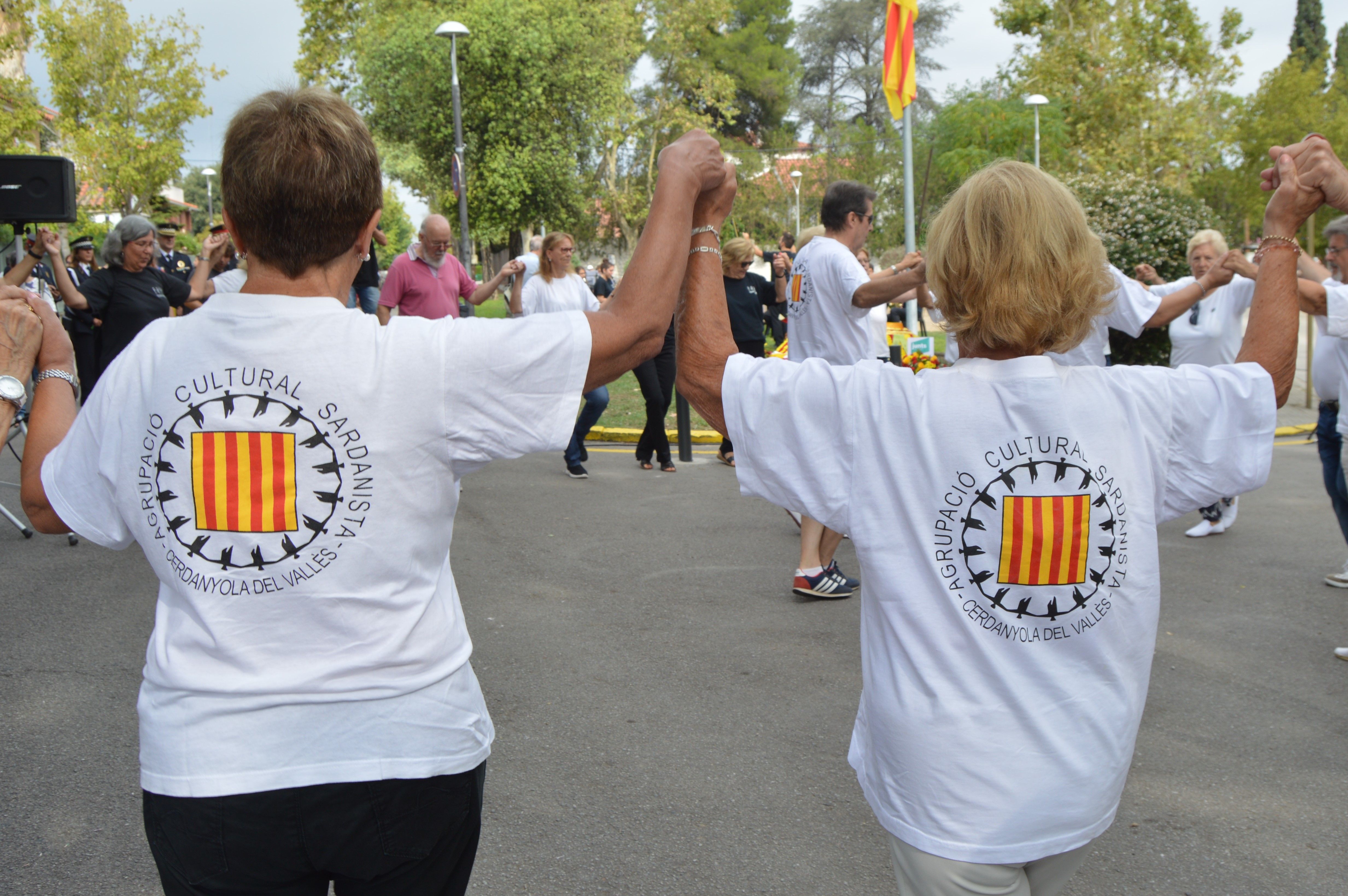 Actuació de l'Agrupació Cultural Sardanista de Cerdanyola en l'acte institucional de la Diada Nacional de Catalunya. FOTO: Nora MO