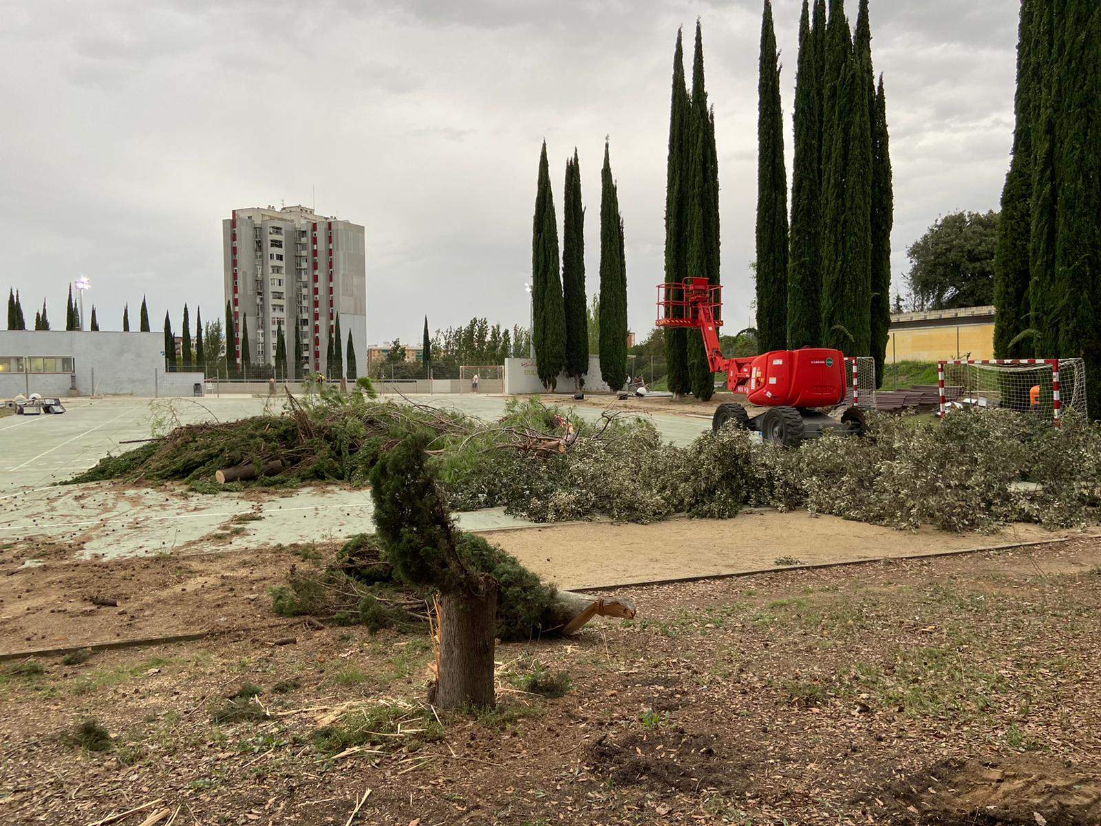 Obres a les pistes poliesportives de la zona esportiva Fontetes. FOTO: Nora Muñoz Otero