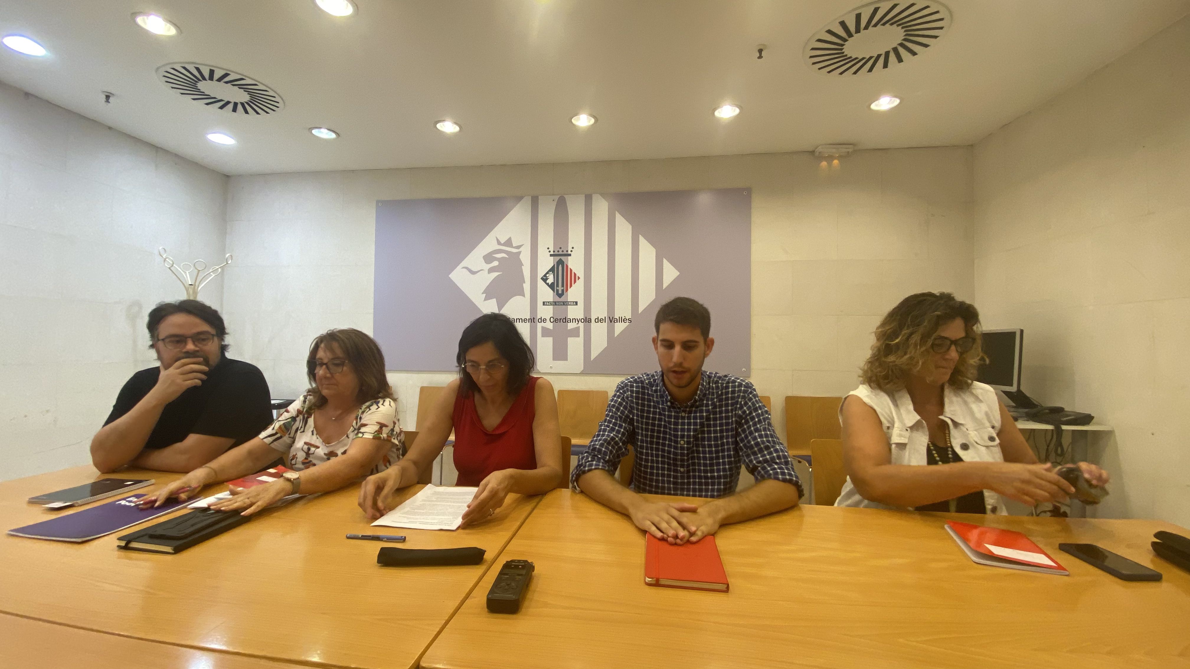 Regidors de PSC i En Comú Podem presenten l'acord pel model de gestió de les Escoles Bressol. FOTO: Mónica GM