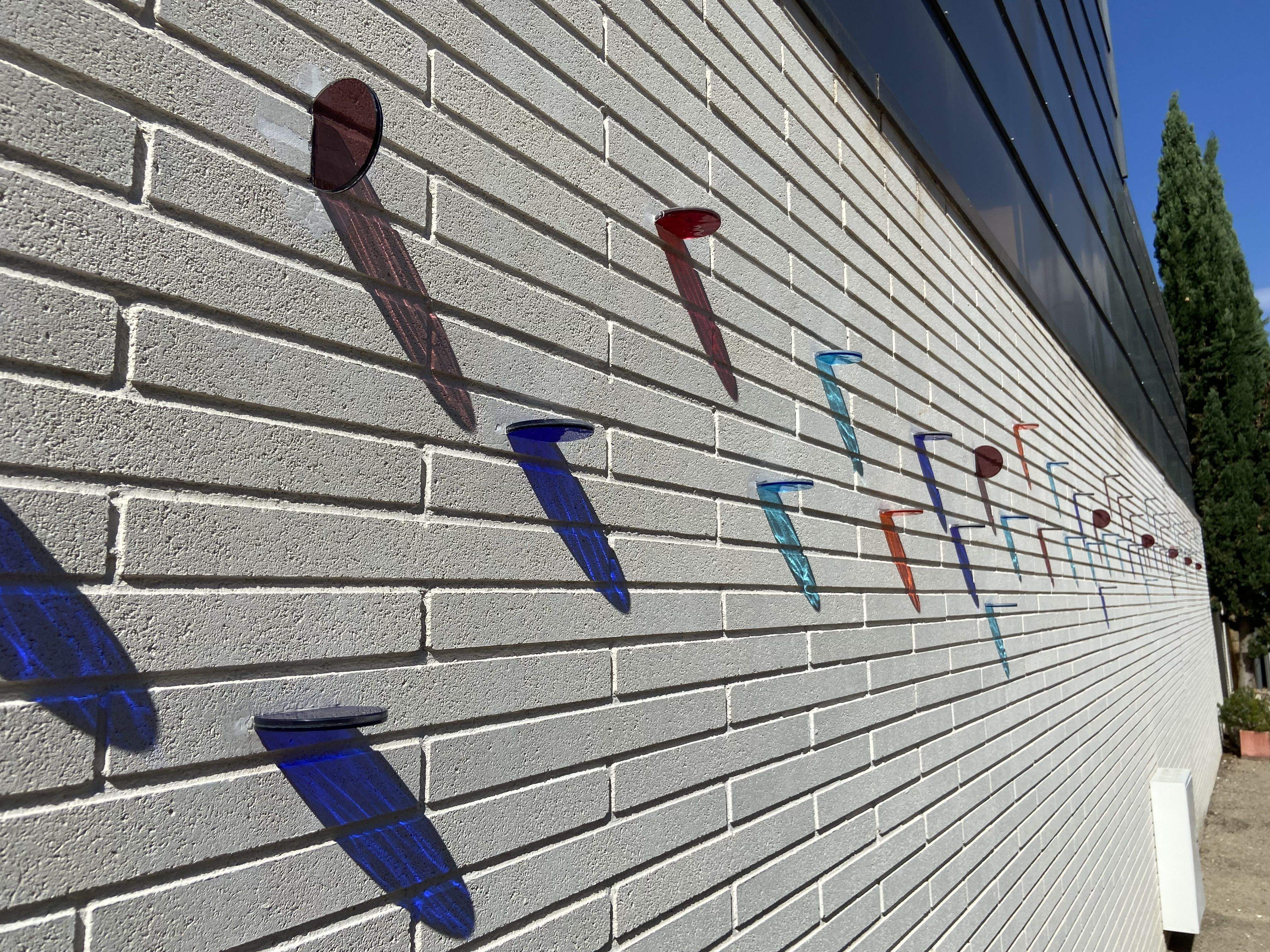 L'obra 'Sol' de Tom Carr s'instal·la al MAC. FOTO: Nora MO