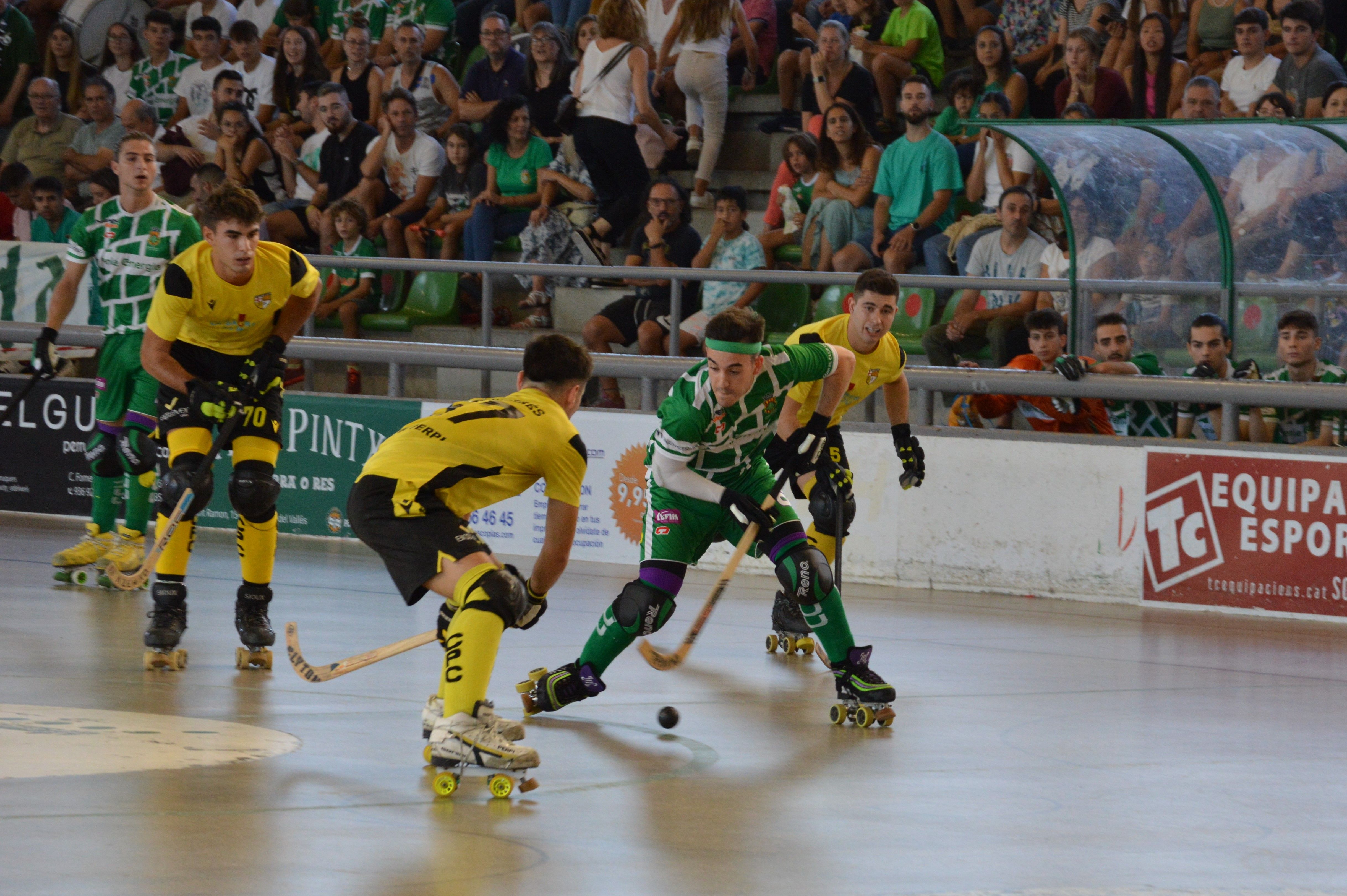 Una jugada de la final de Supercopa de Catalunya a Can Xarau. FOTO: Nora MO